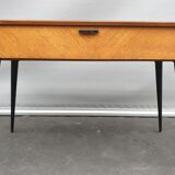 Console serves Singer Scandinavian design 1960