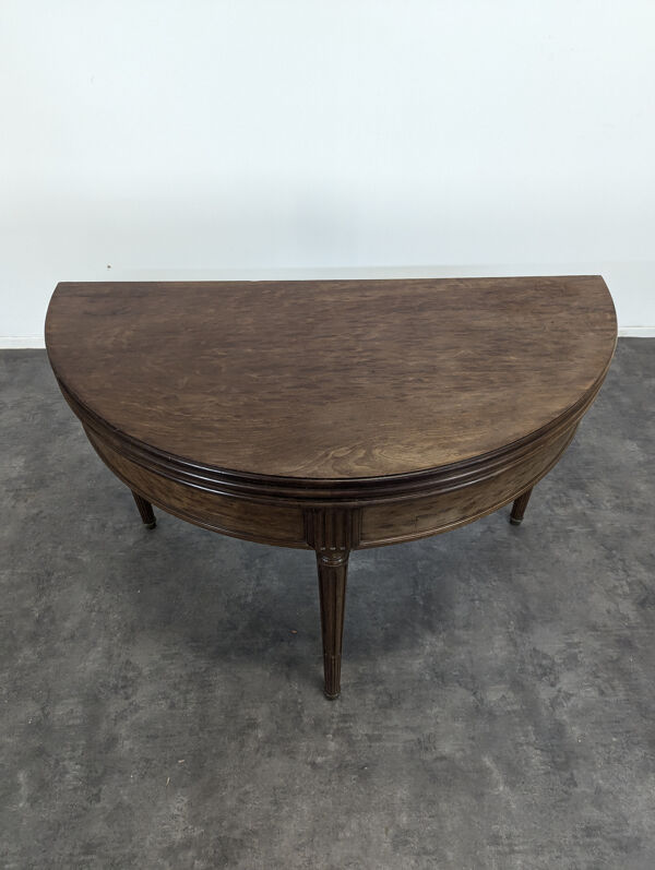 Table demi-lune ou table de jeu en acajou moucheté