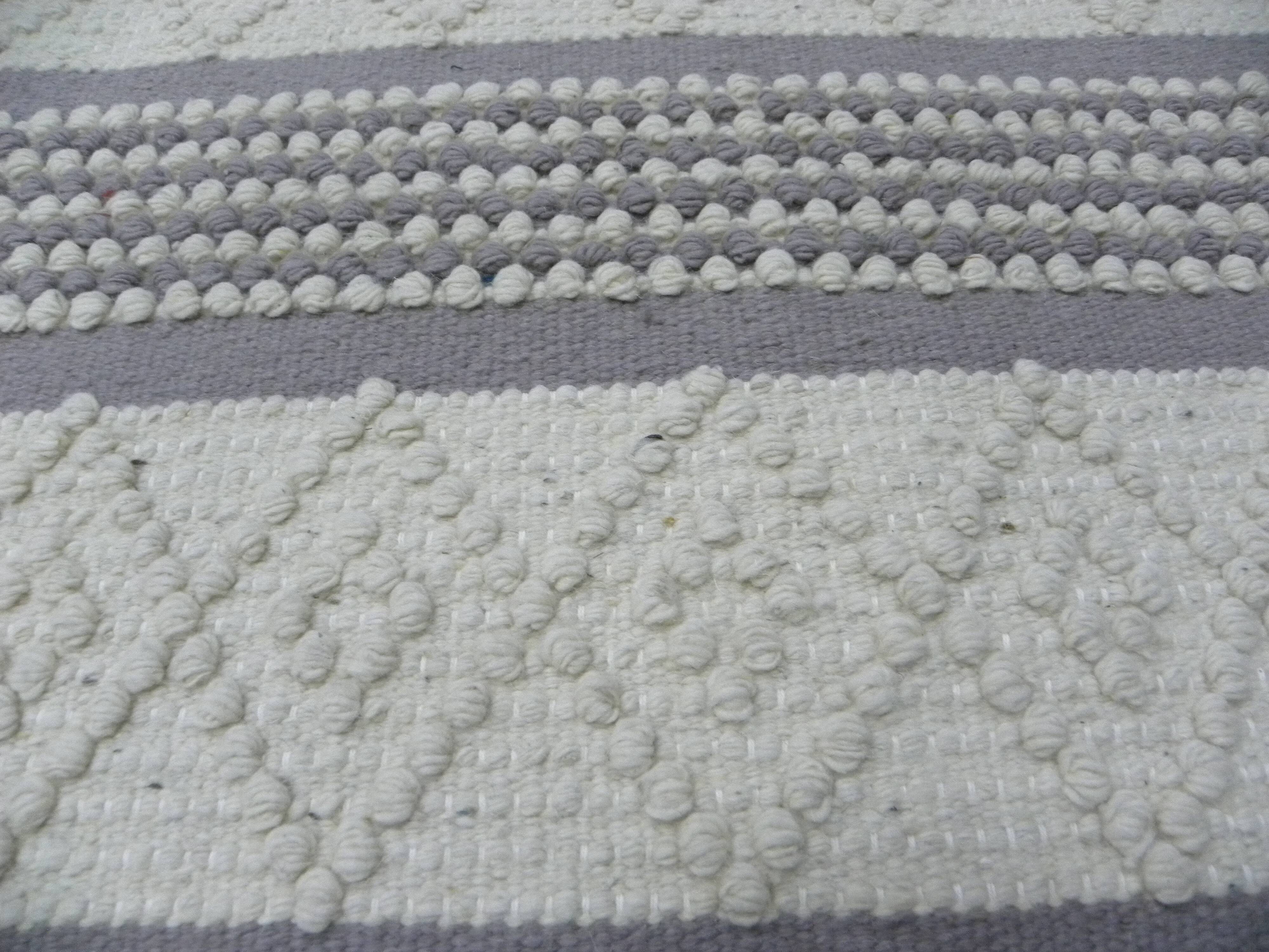 Handmade artisanal rug in Wool – Modern and natural design in Beige Ecru