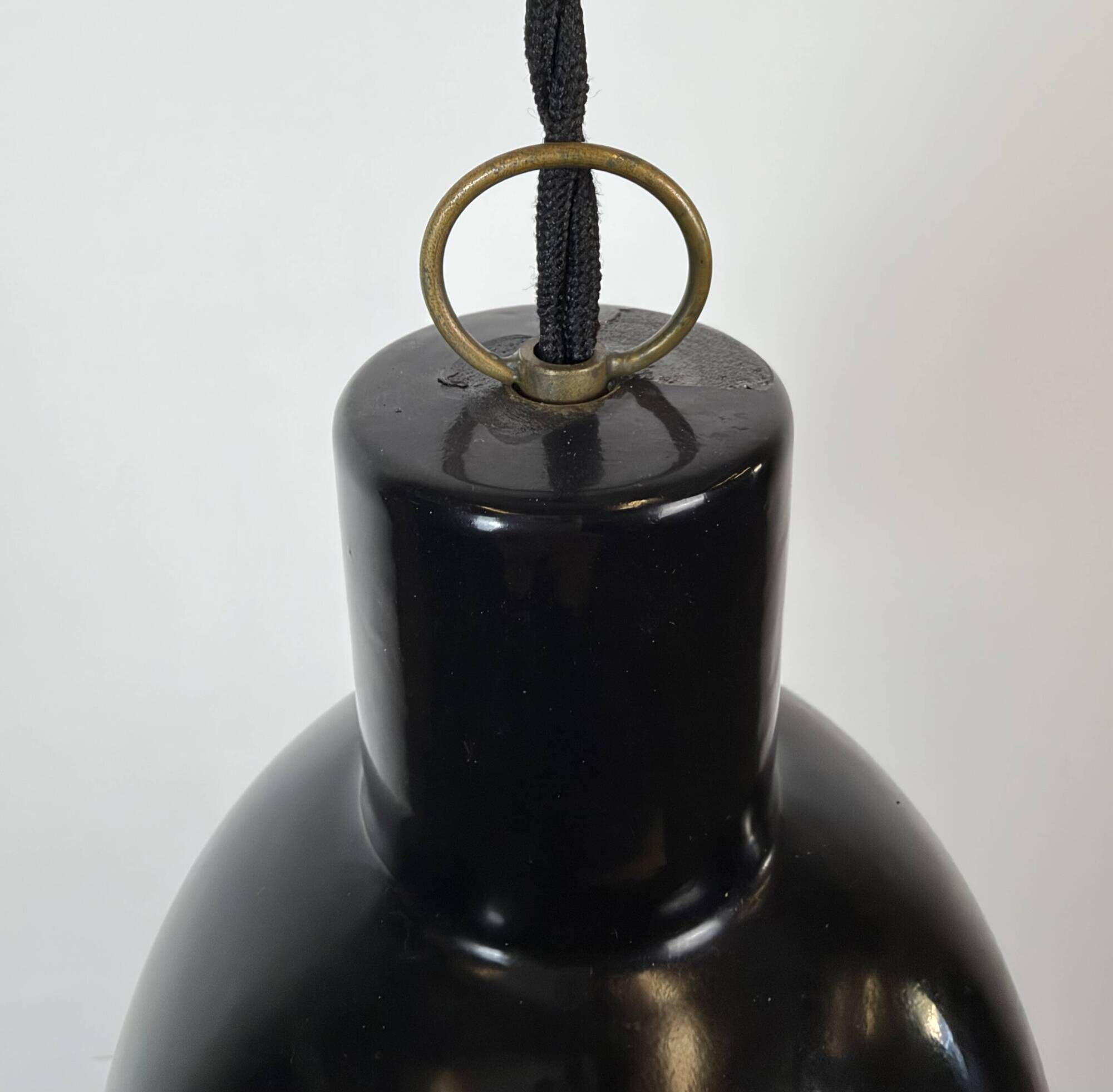 Suspension en émail noir industriel vintage, années 1950
