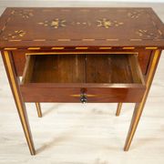 Table d'appoint incrustée du 19ème siècle