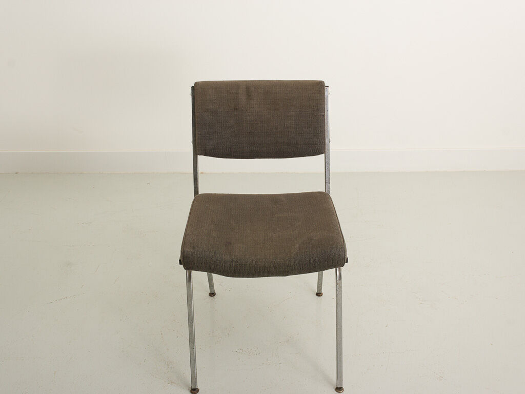 Office chair in chromed steel and grey fabric