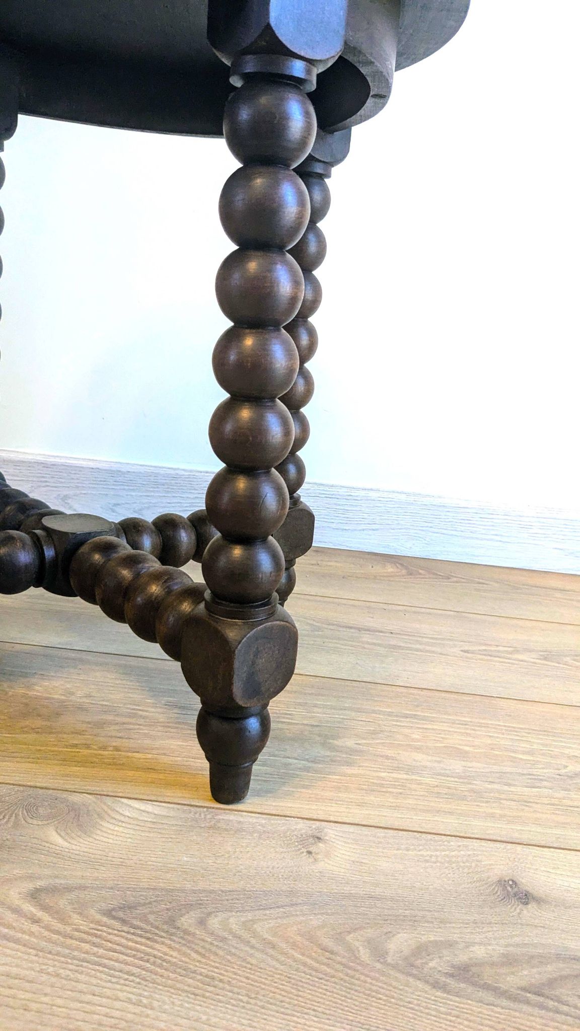 Antique side table with turned legs in solid wood, Louis XIII style