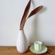 Vase en céramique blanche alvéolée
