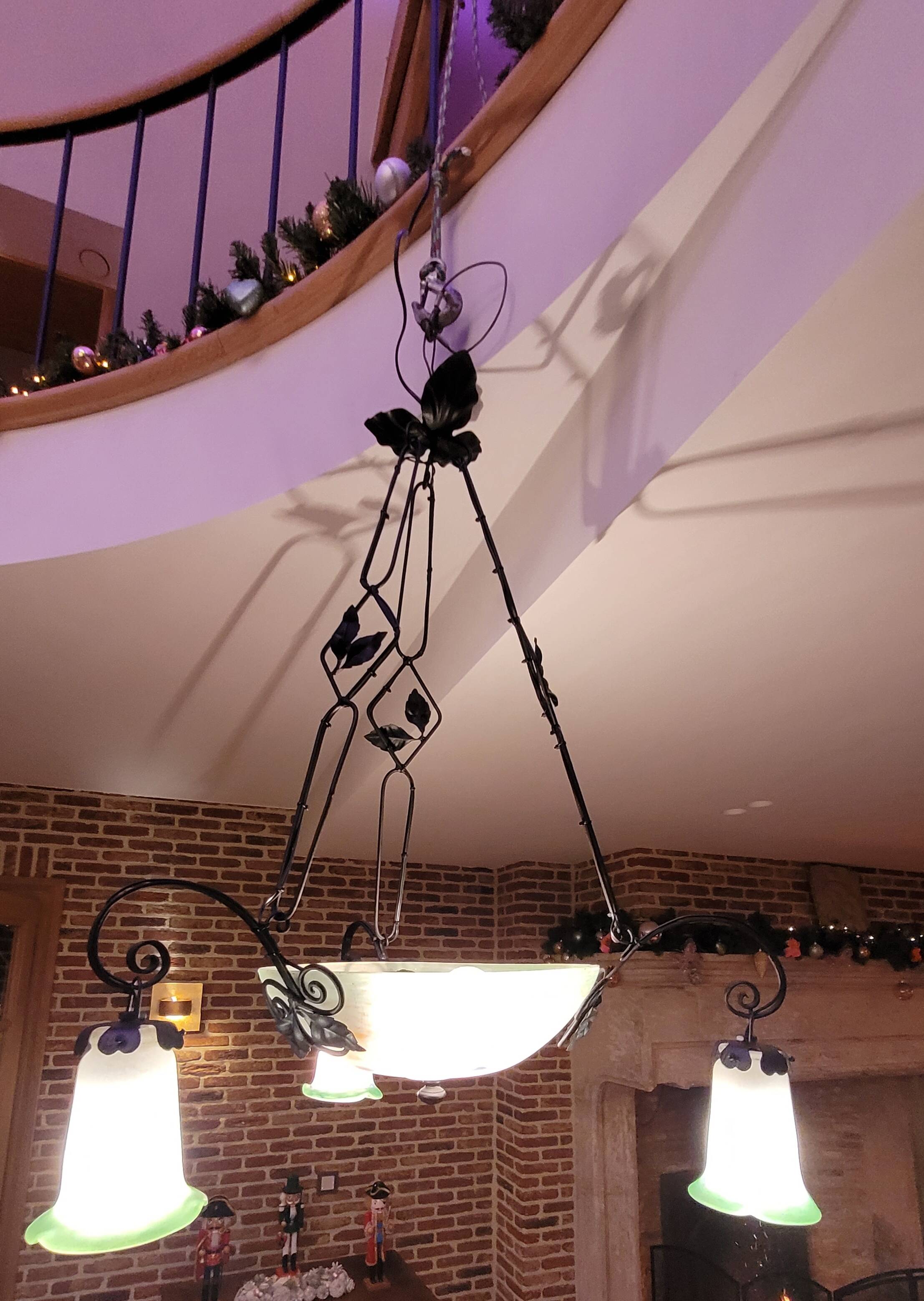 Magnificent Schneider chandelier with three branches - Opaline glass and metal