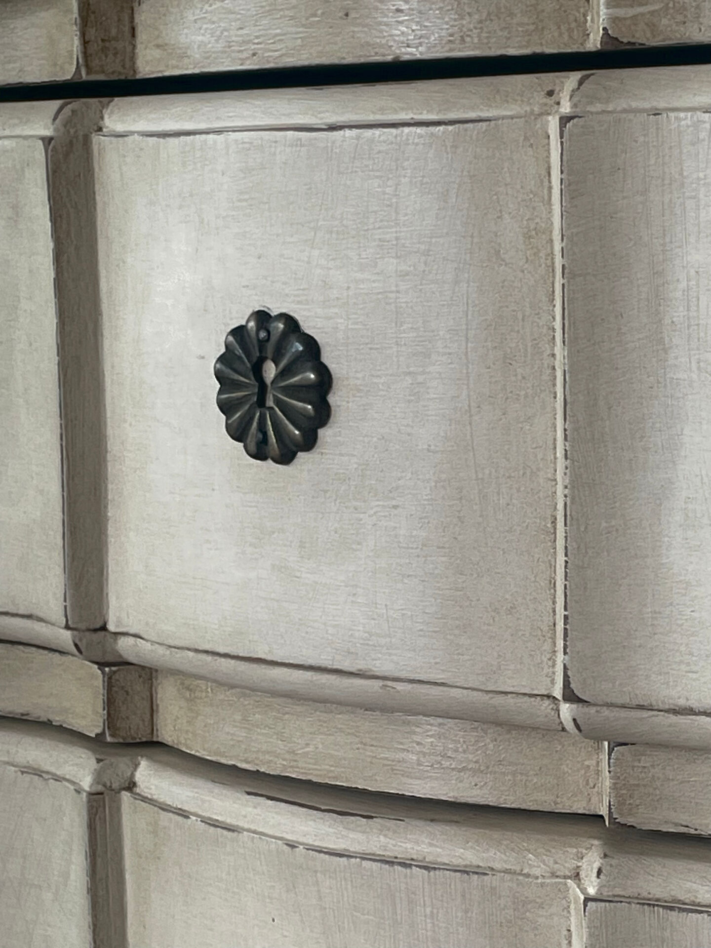 Provençal chest of drawers