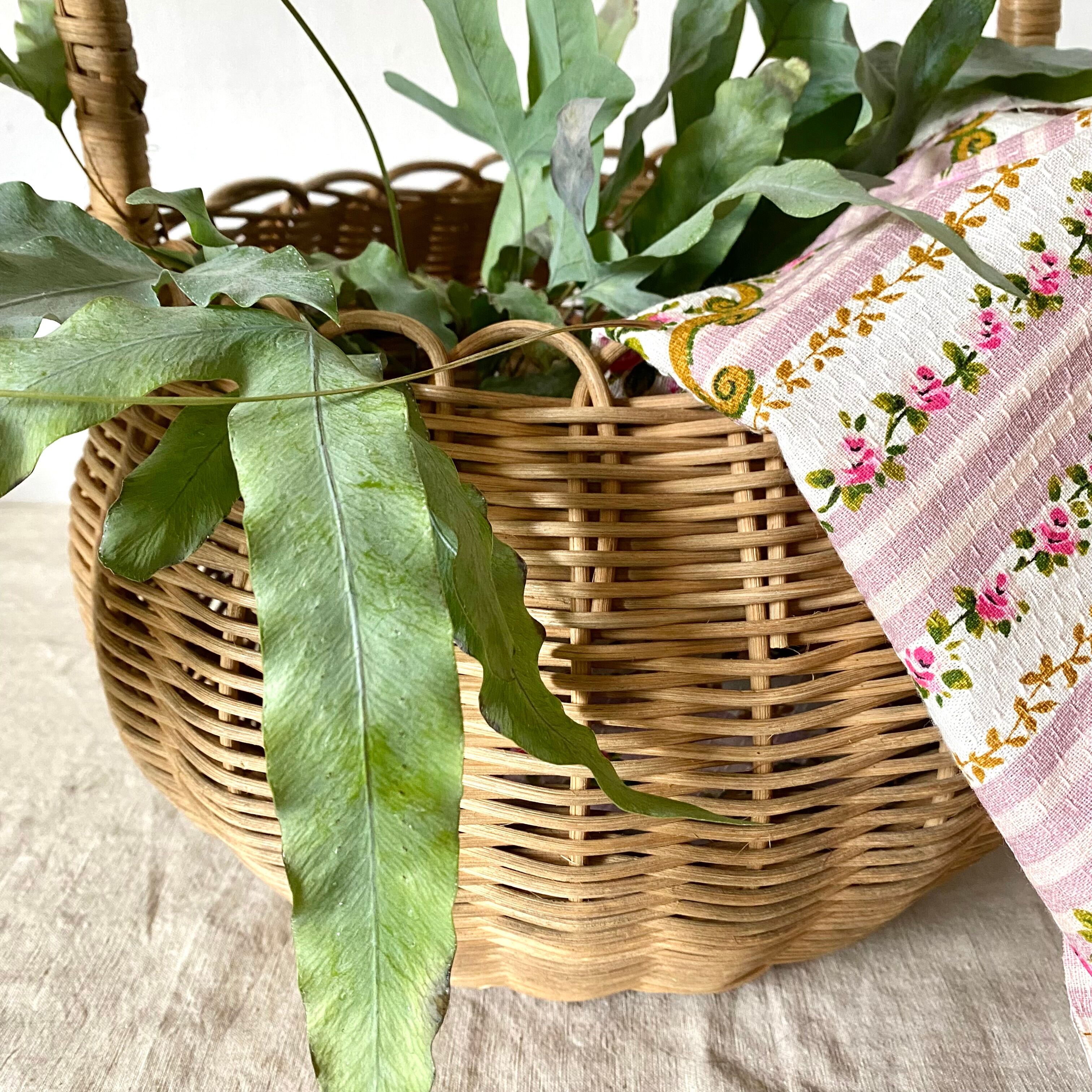 Panier vintage en rotin tressé