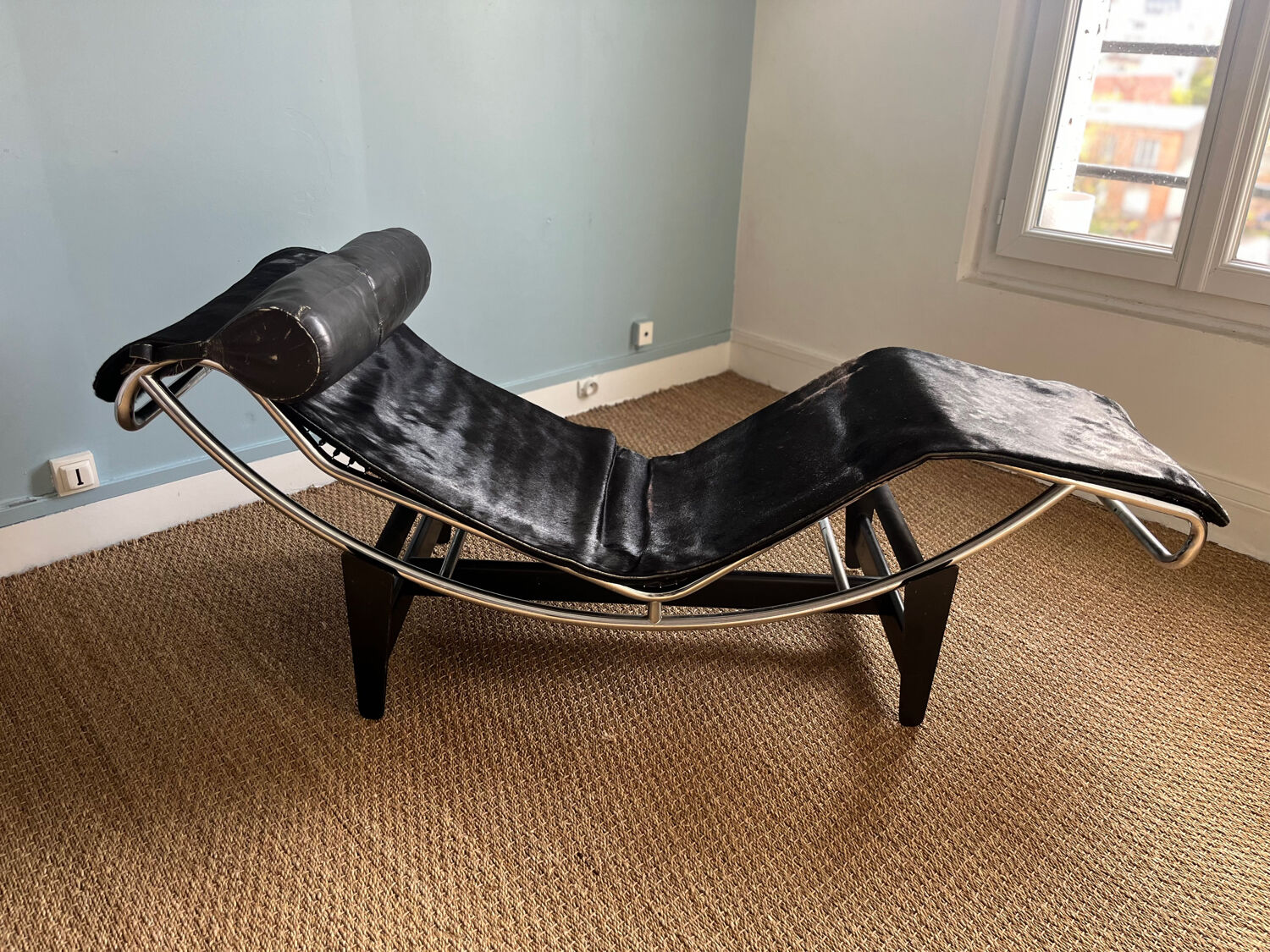 Chaise longue Le Corbusier LC4, signée et numérotée