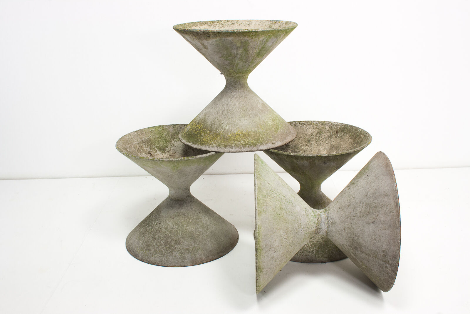 Willy Guhl Industrial Diabolo Planters