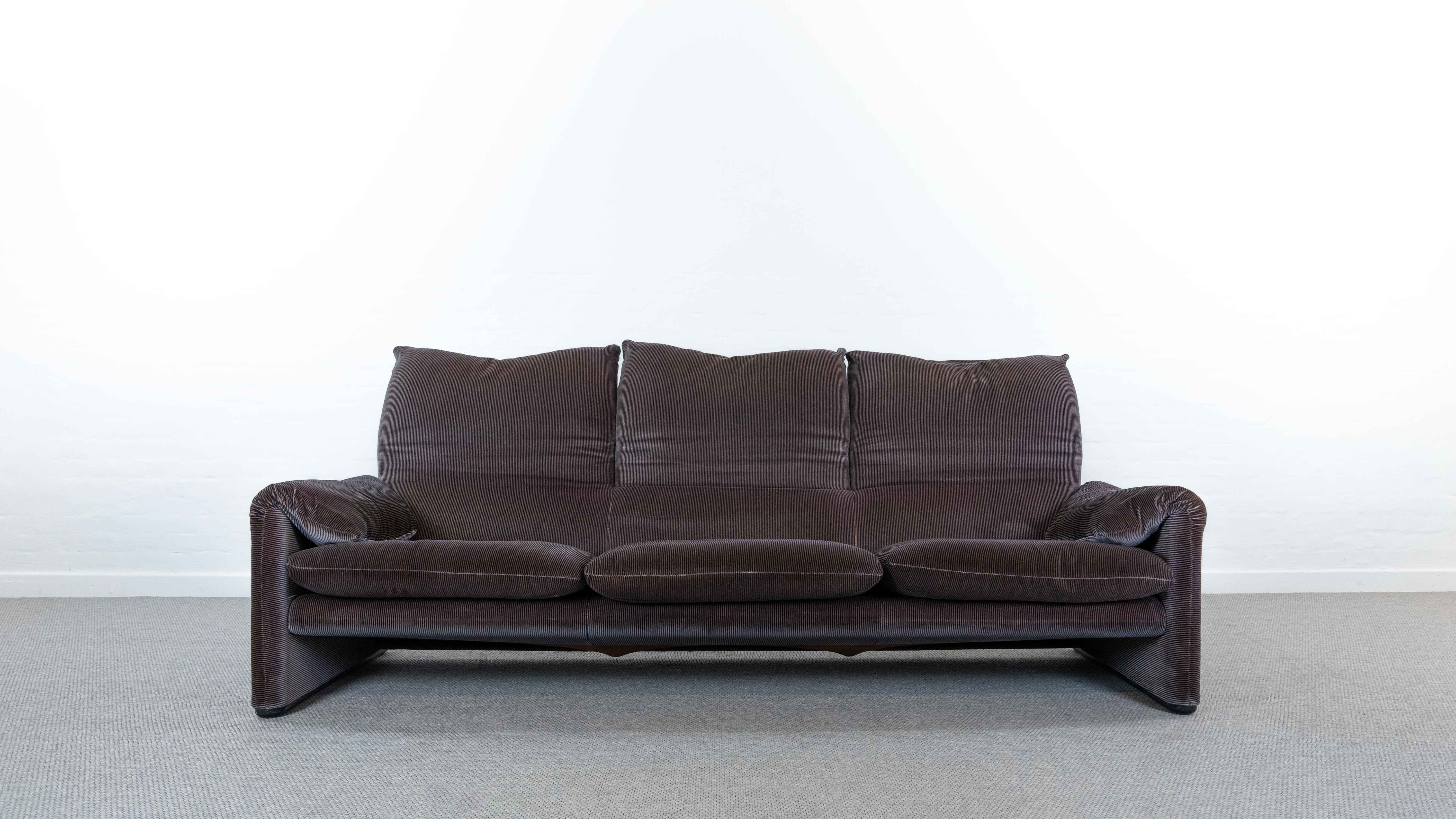 Maralunga 3-seater sofa by vico magistretti for cassina, italy