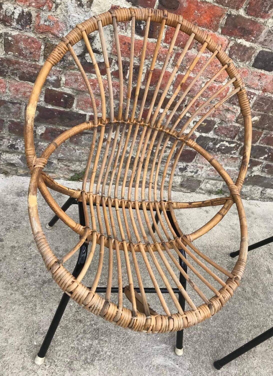 Trio de fauteuils coquille vintage en rotin pieds metal, meubles sièges anciens osier