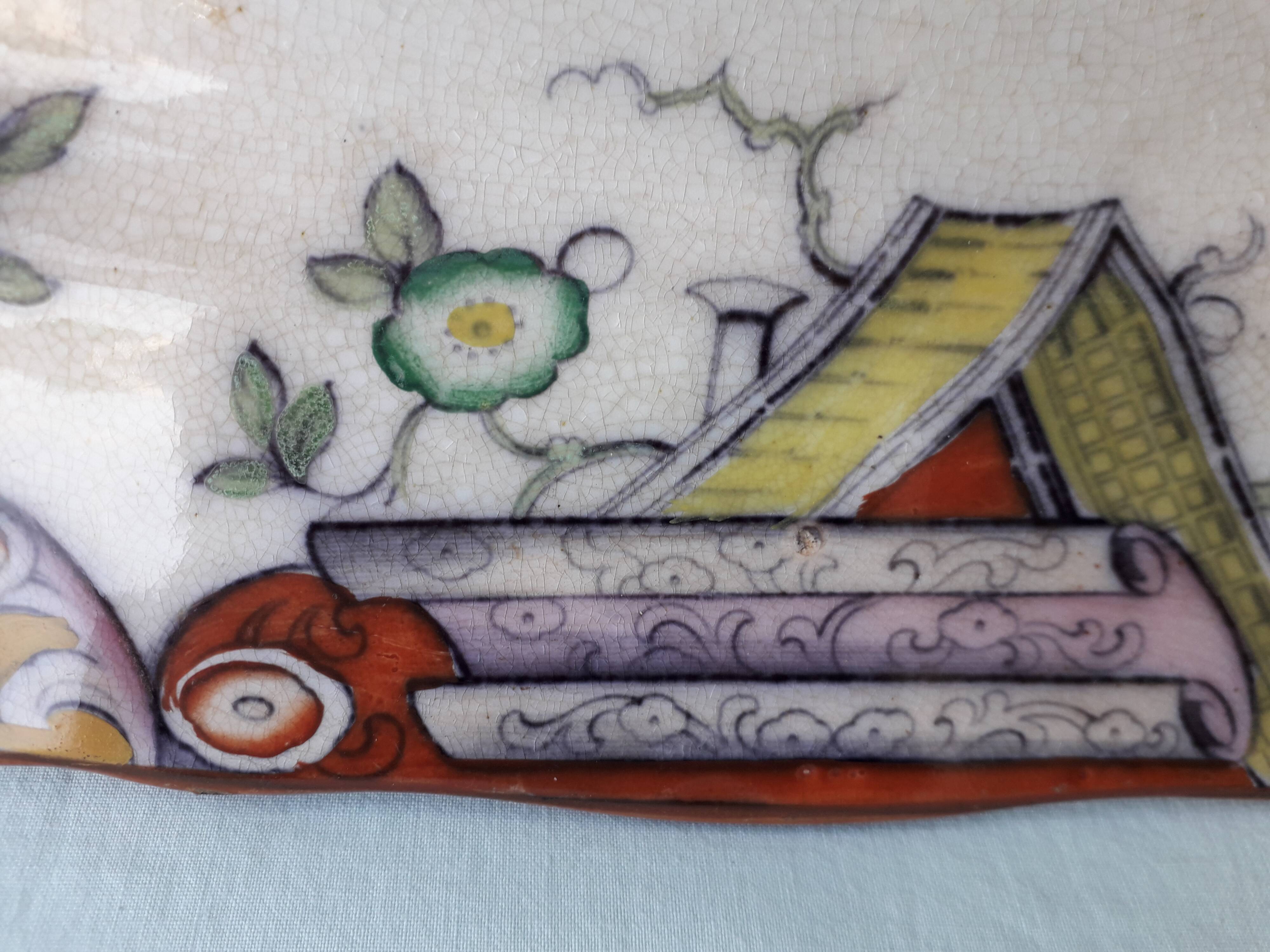 Plat en faience décor japonisant