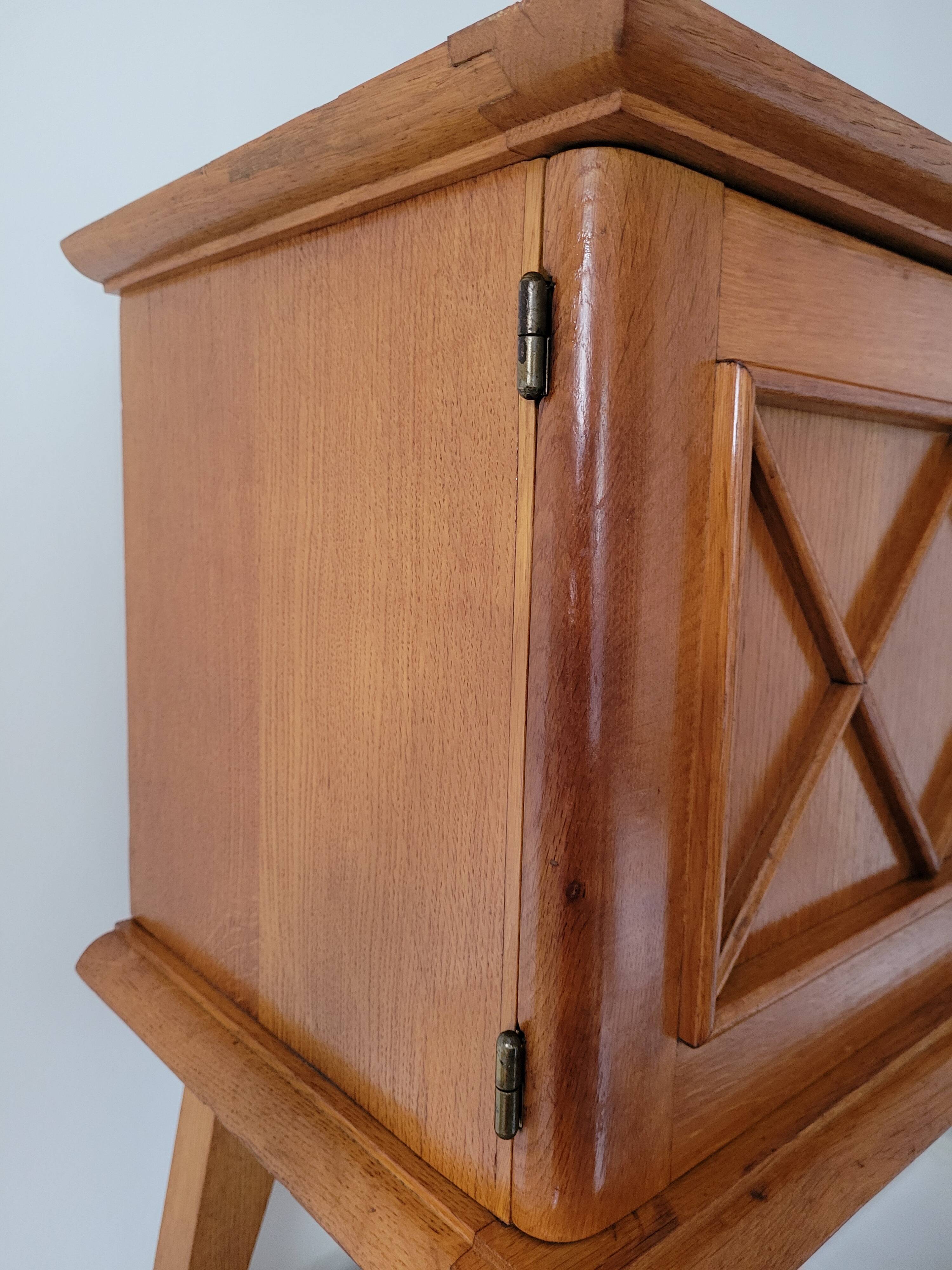 Bedside table compass legs