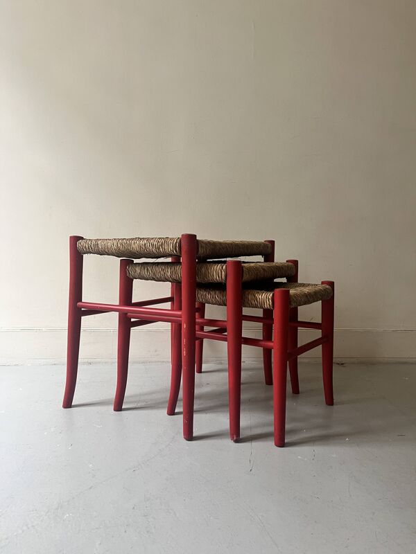 3 tabourets gigognes en bois rouge e taille, italie 1970