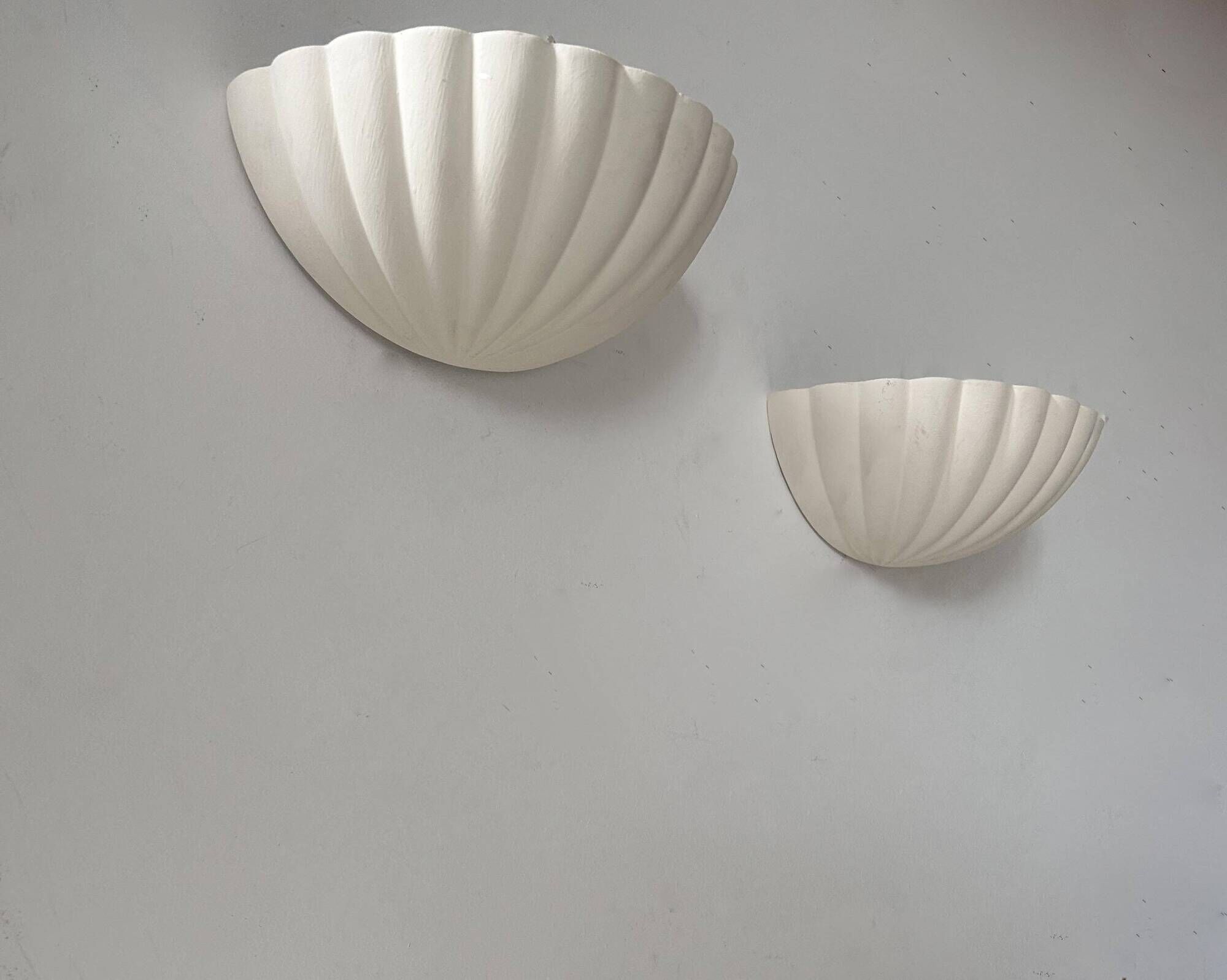 Pair of vintage shell wall lights, cream white, France 1970.