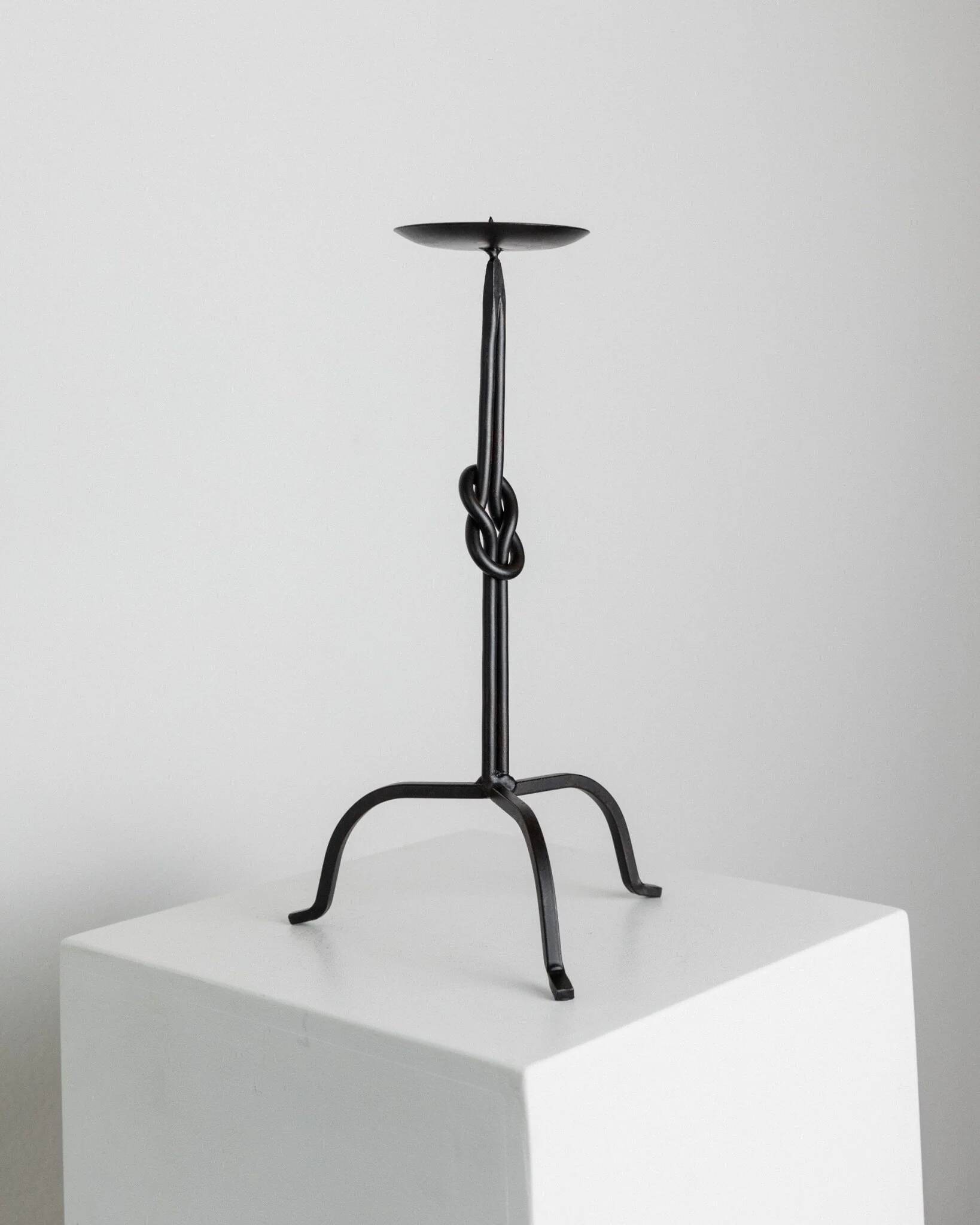 Bougeoir en fer forgé noir avec détail de nœud - Centre de table vintage brutaliste italien des années 1970