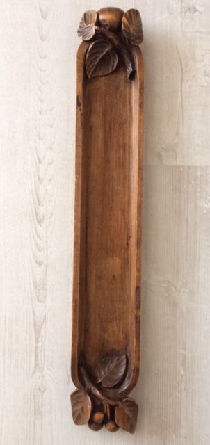 Art Deco wooden bread cut