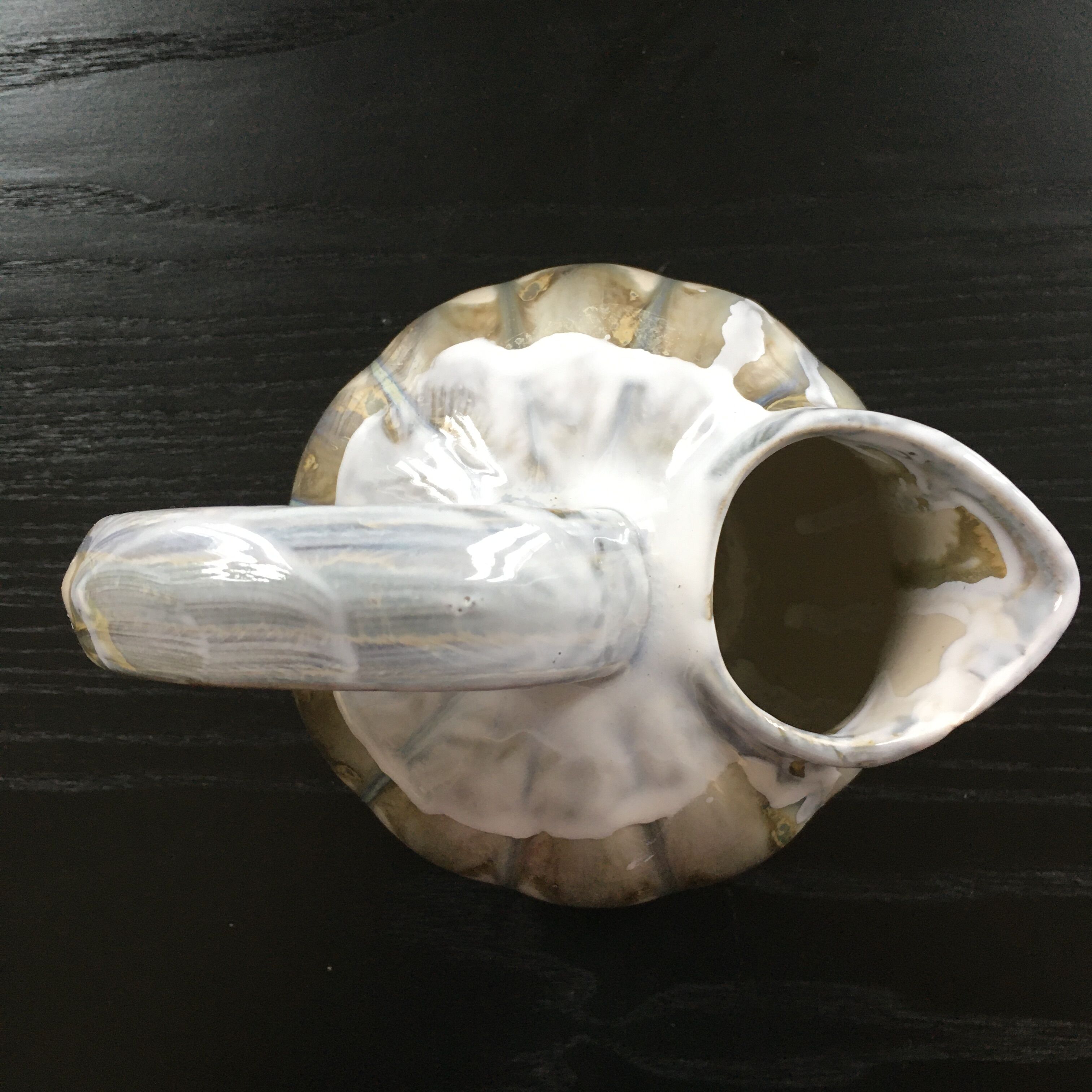 Pitcher melon beige drips