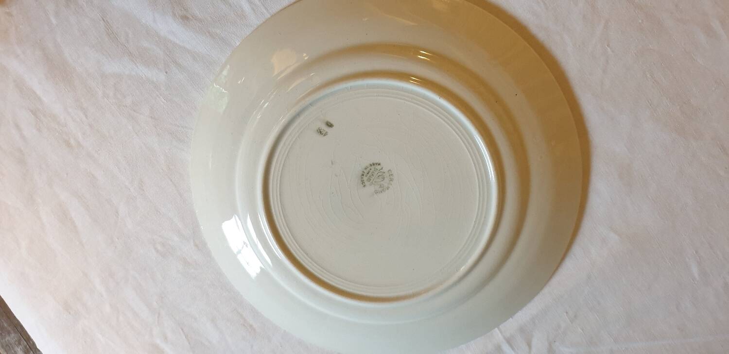 St Amand round dish