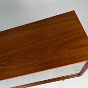Vitrine vintage en teck, buffet, étagère des années 60, style mid-century.