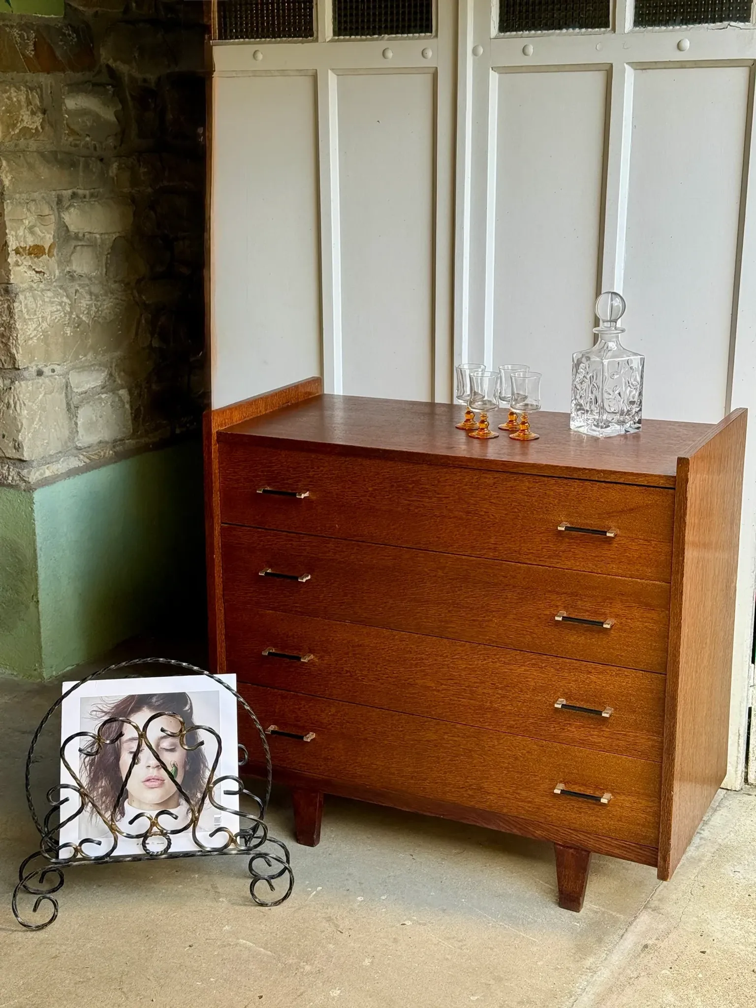 Commode style mid-century