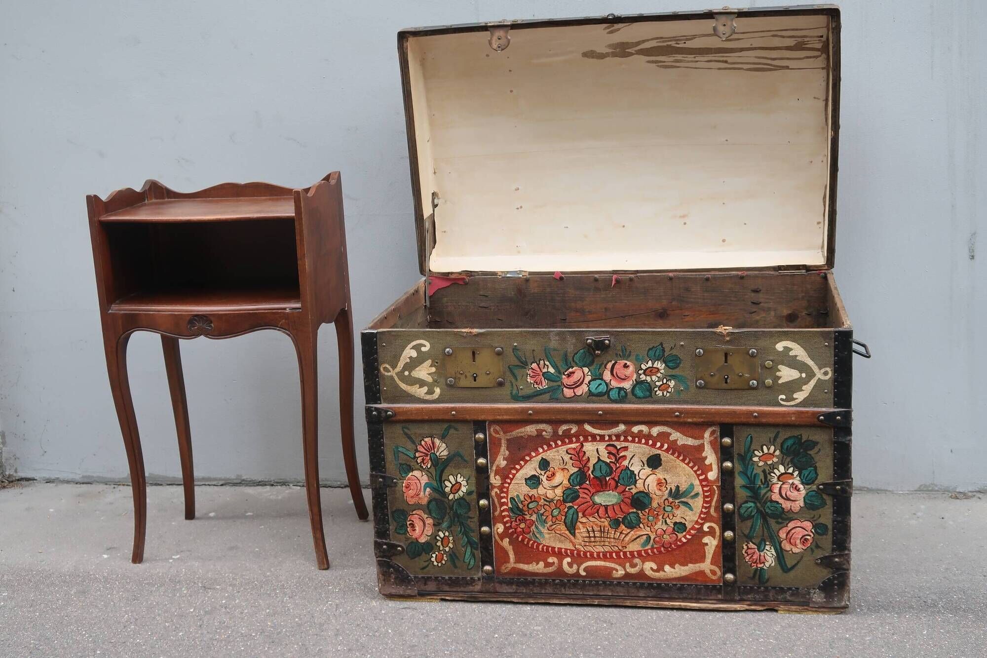 Large French wedding chest from the early 20th century.