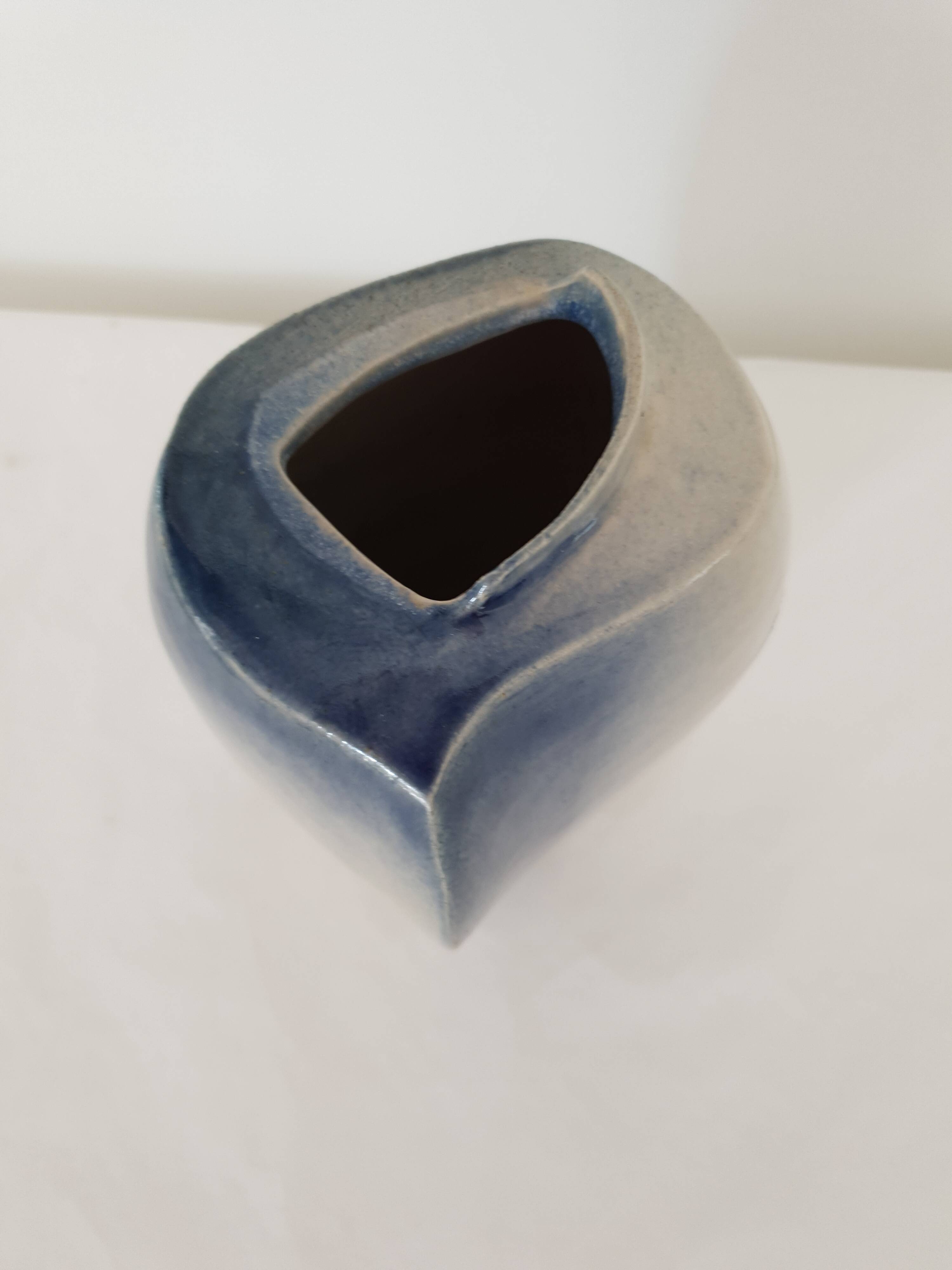 Modern design ceramic vase - Signed MB (Signature to be identified)