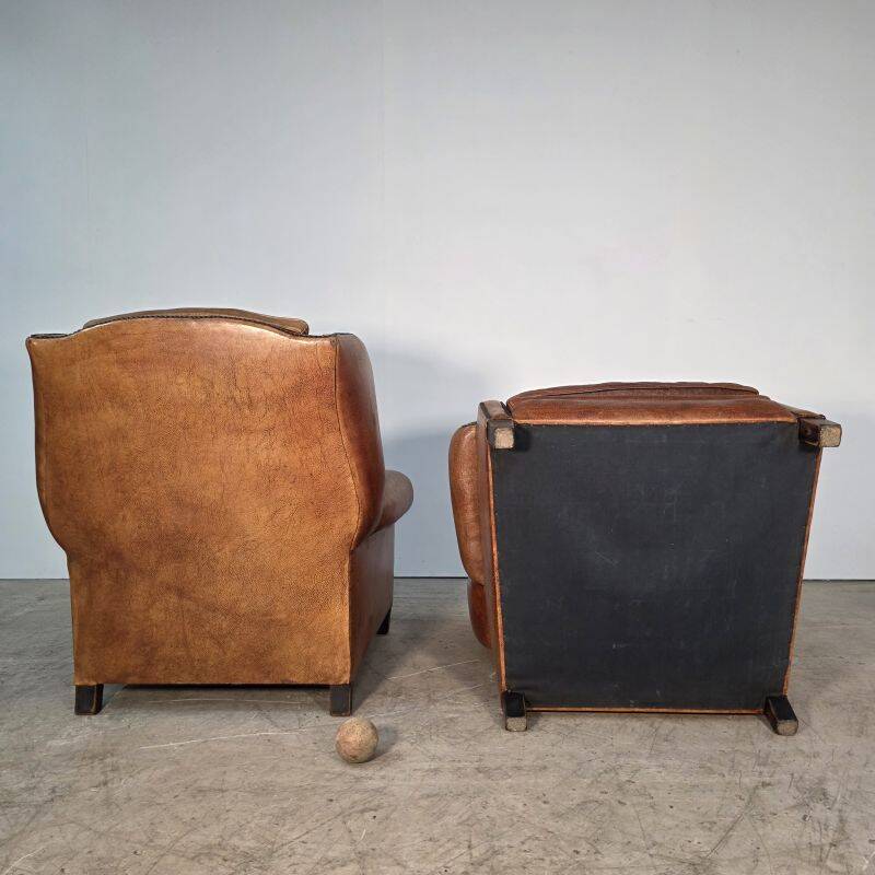 Beautiful pair of wide leather club armchairs with ears in Havana colour.