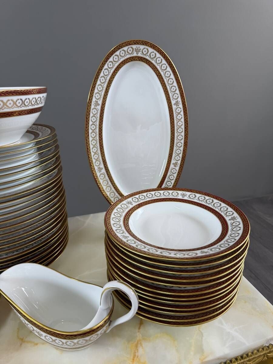 Limoges porcelain table service Leclaire, 42 pieces, 20th century