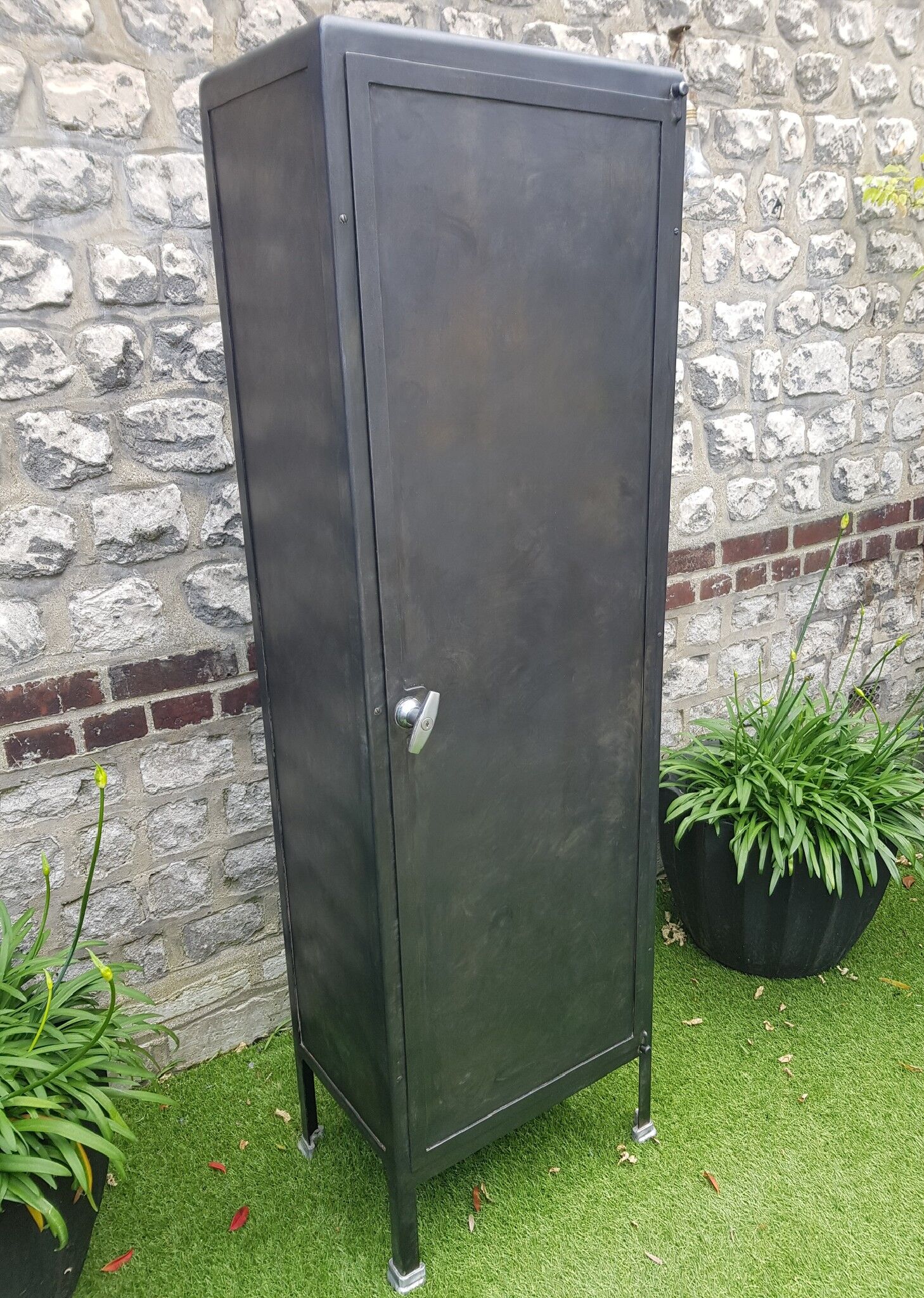 Armoire médicale en métal