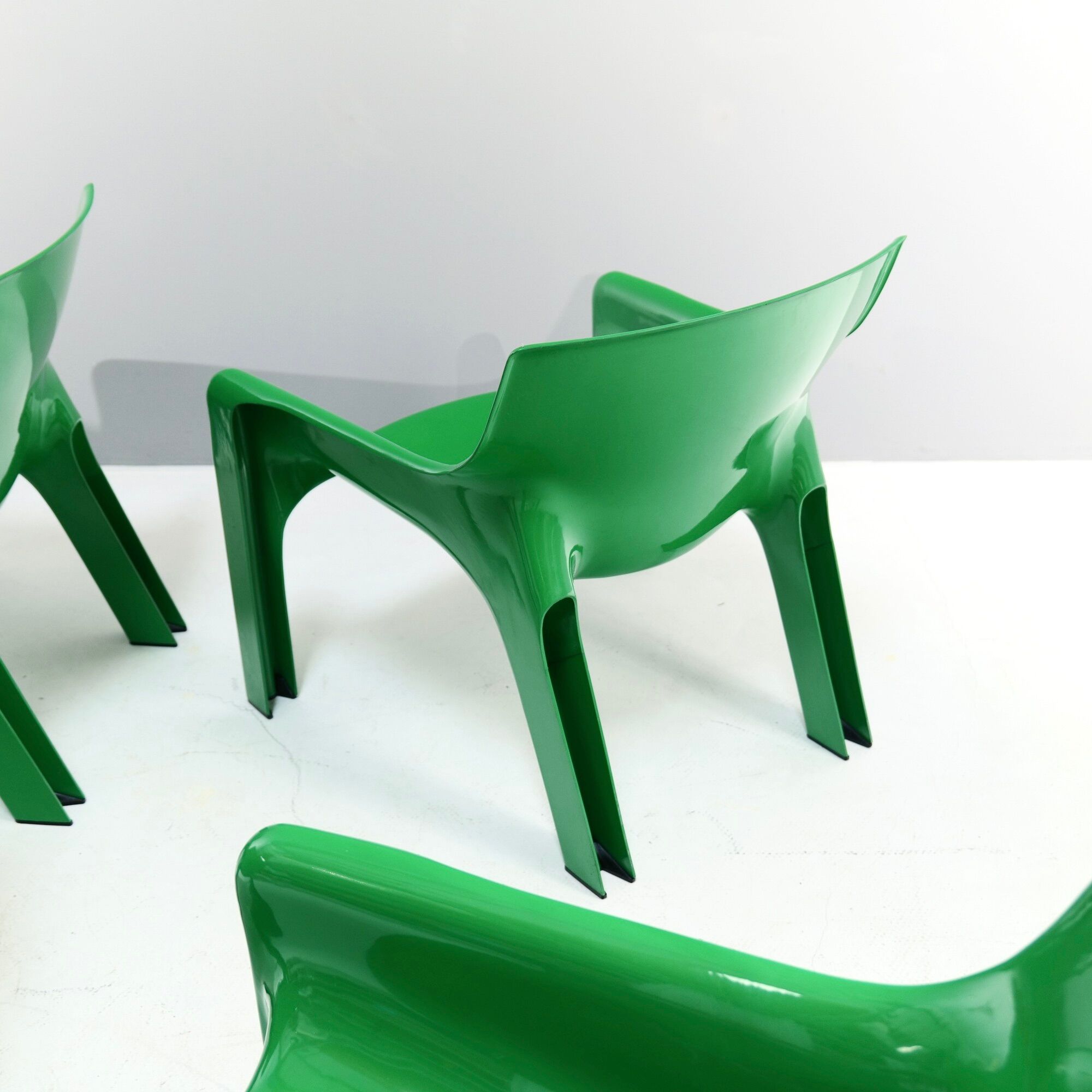 Vico Magistretti Vicario green armchairs for Artemide 1970's