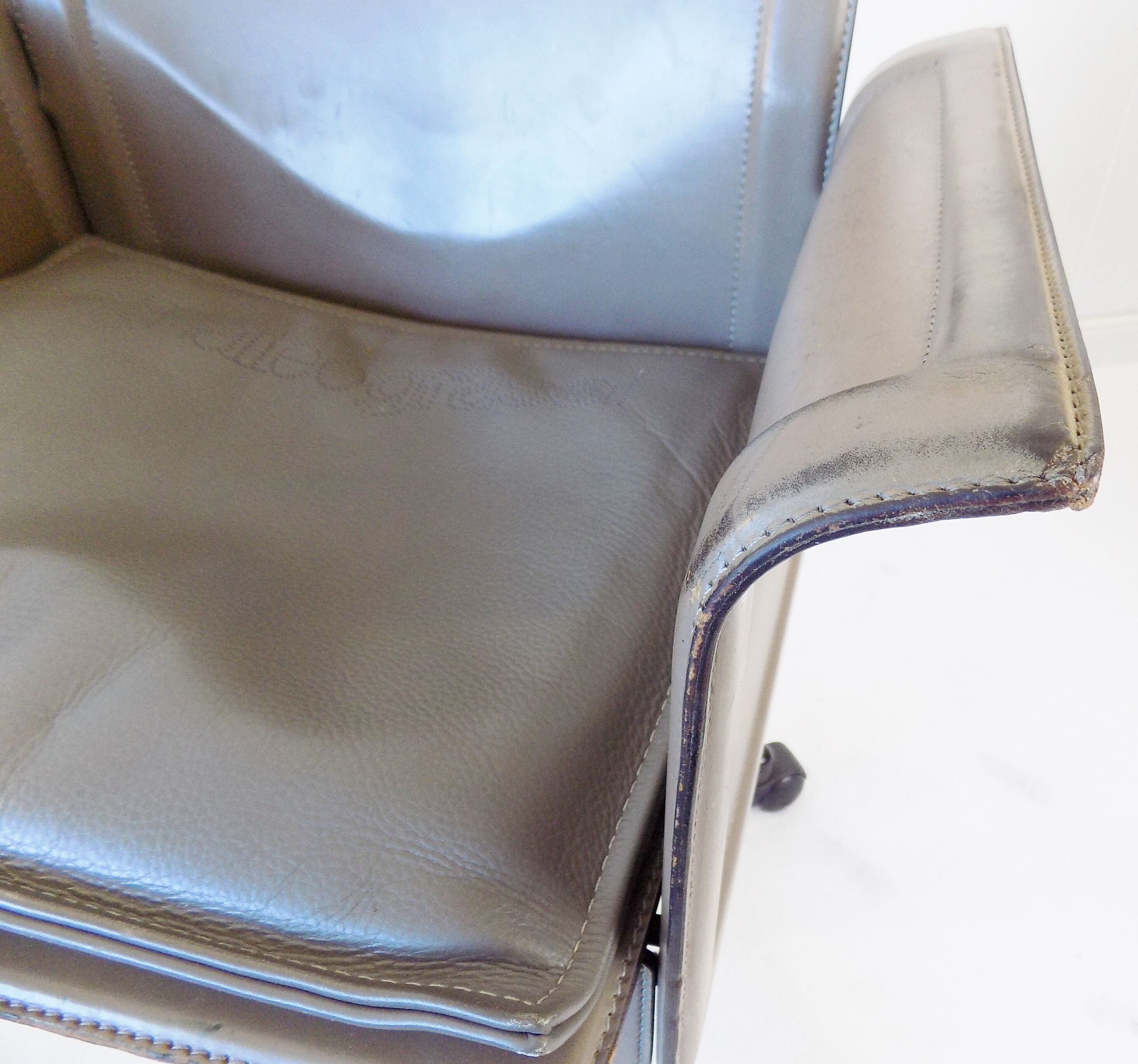 Matteo Grassi Korium leather office chair by Tito Agnoli