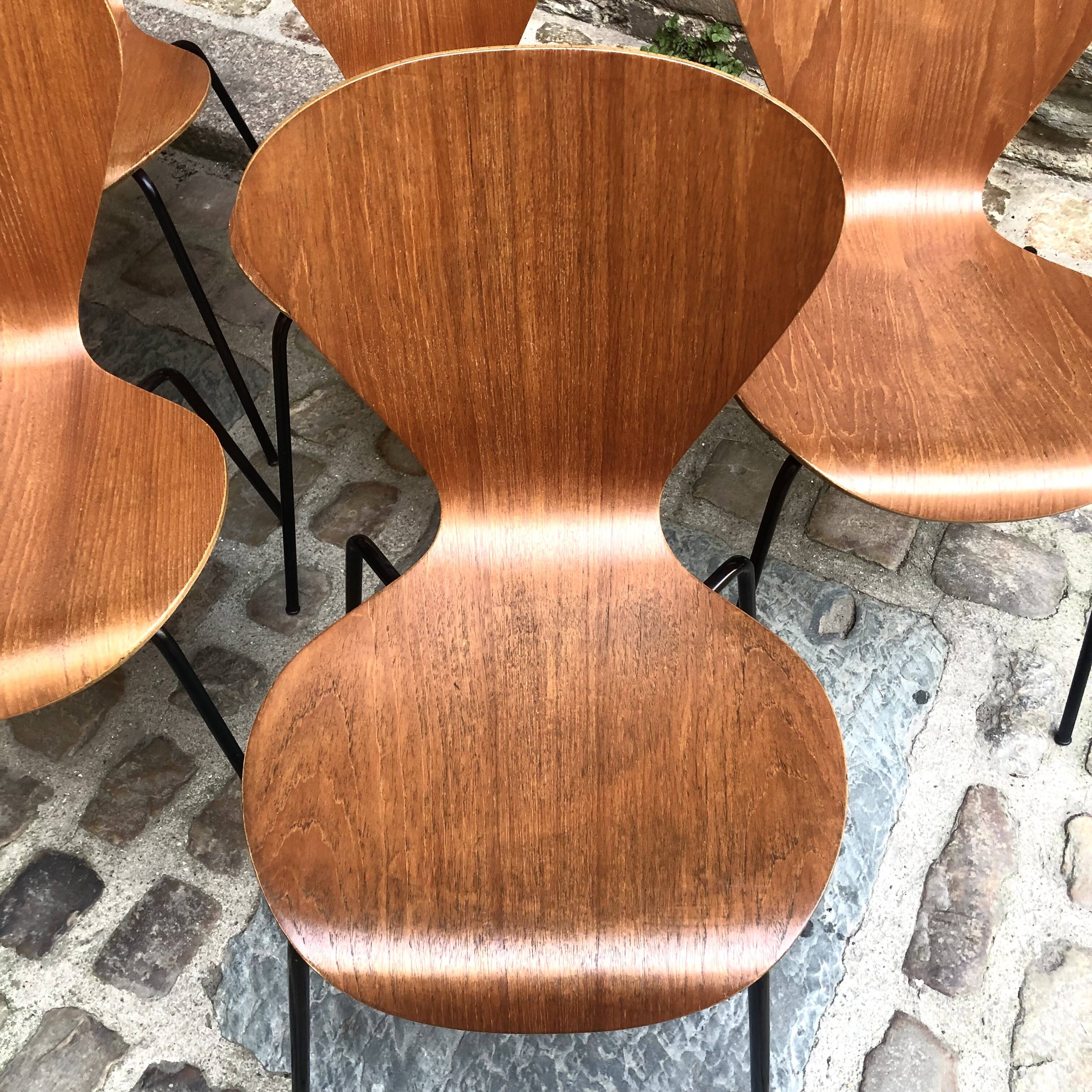 5 Arne Jacobsen chairs
