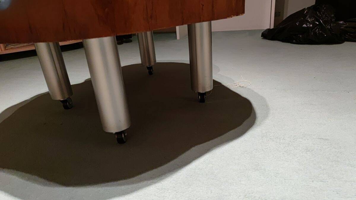 To be entered: Solid teak coffee table – unique piece – trunk slice – 98 x 81 cm