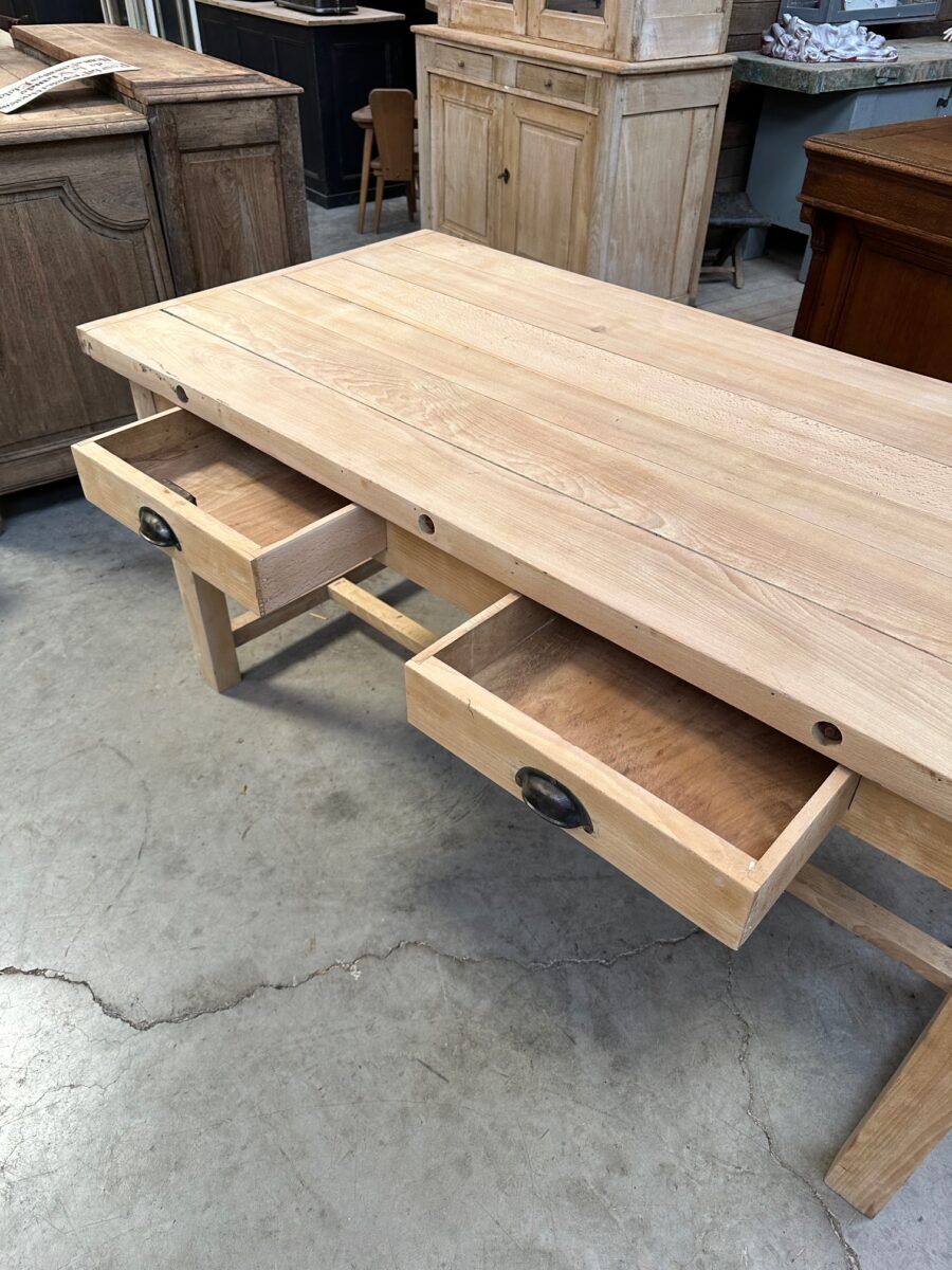 Butcher's table in solid beech wood
