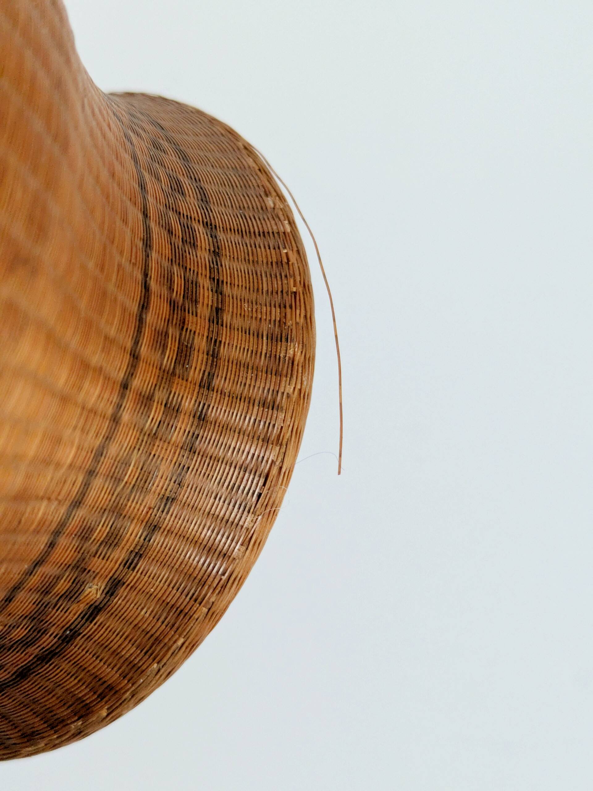 Pair of vintage Chinese vases in porcelain and woven bamboo.