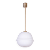 Suspension mid-century en laiton et verre opalin de Kamenický Šenov, années 1960
