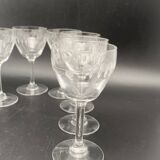 Aperitif glasses with rounded chiseled patterns
