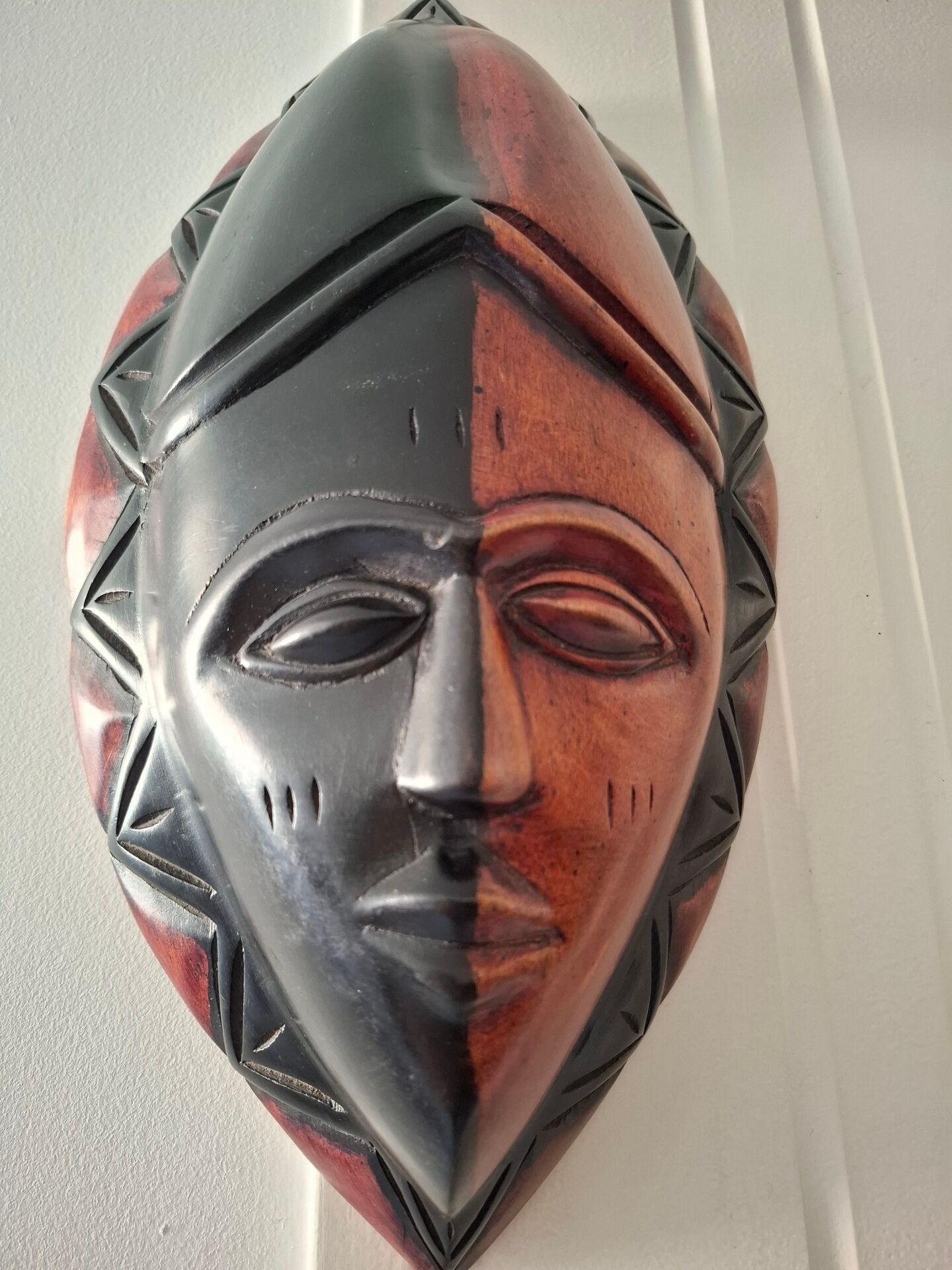 Masque africain en bois art tribal