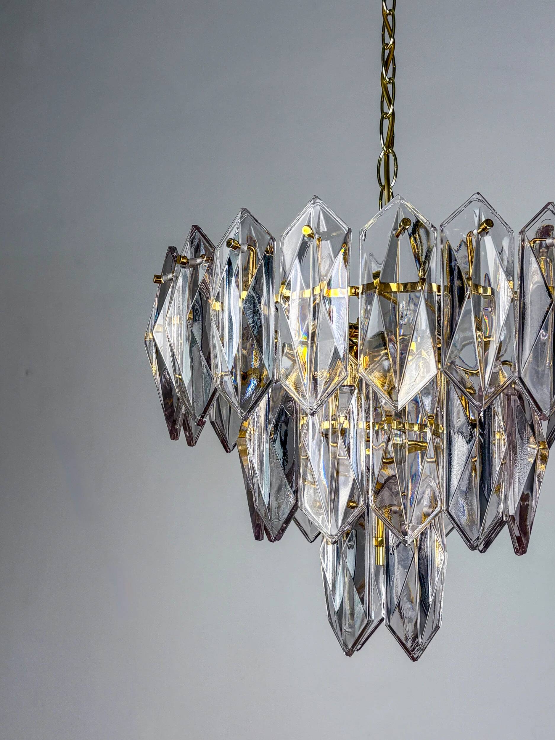 Chandelier JT Kalmar, verre taillé, 3 niveaux, Autriche, années 1970.