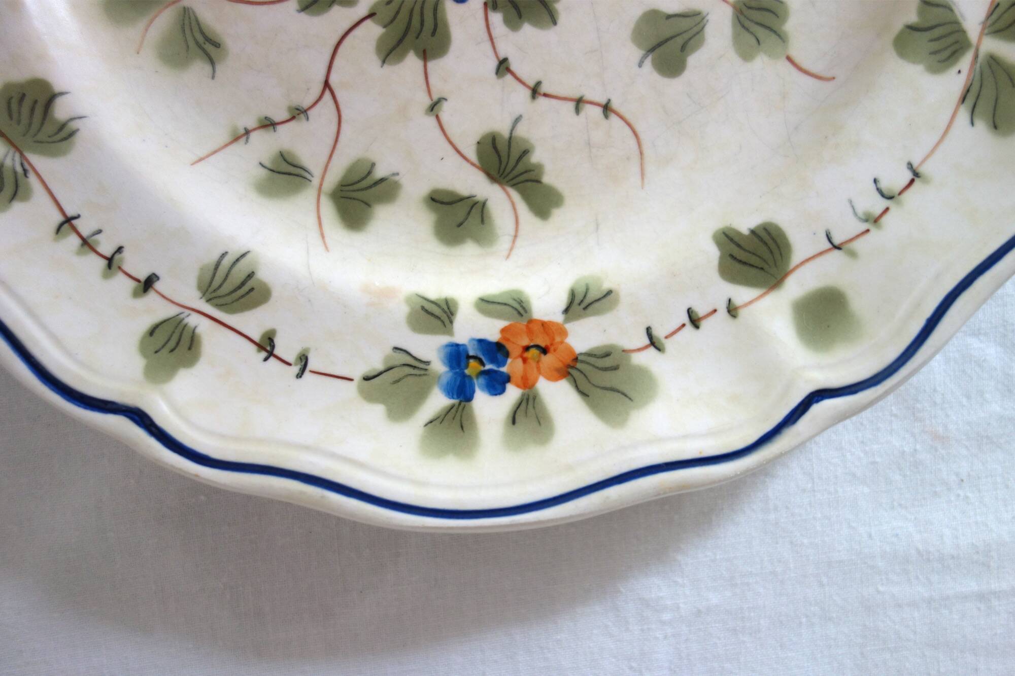 12 old Longchamp flat plates with floral decoration