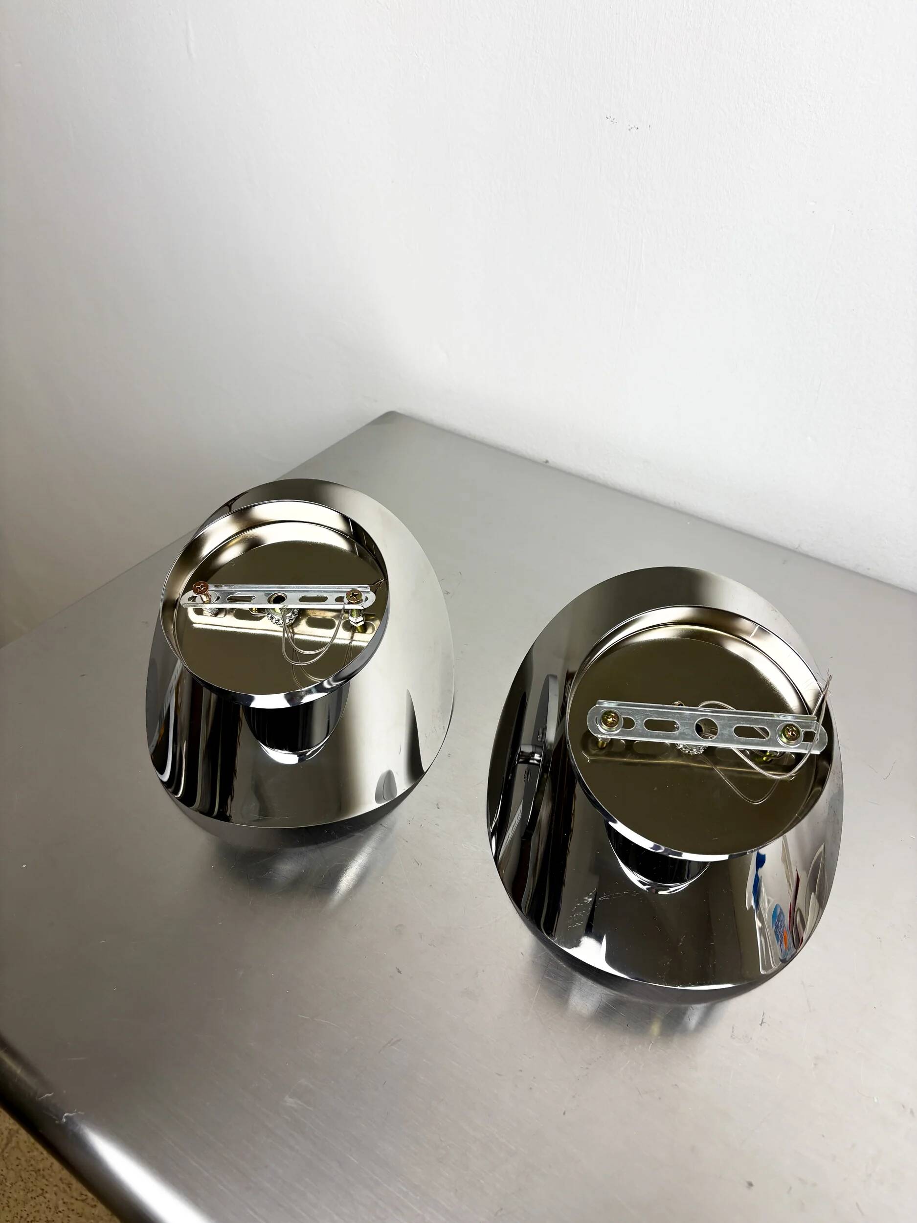 Paire de lampes murales "Folio", style spatial, métal chromé, Italie, 1970