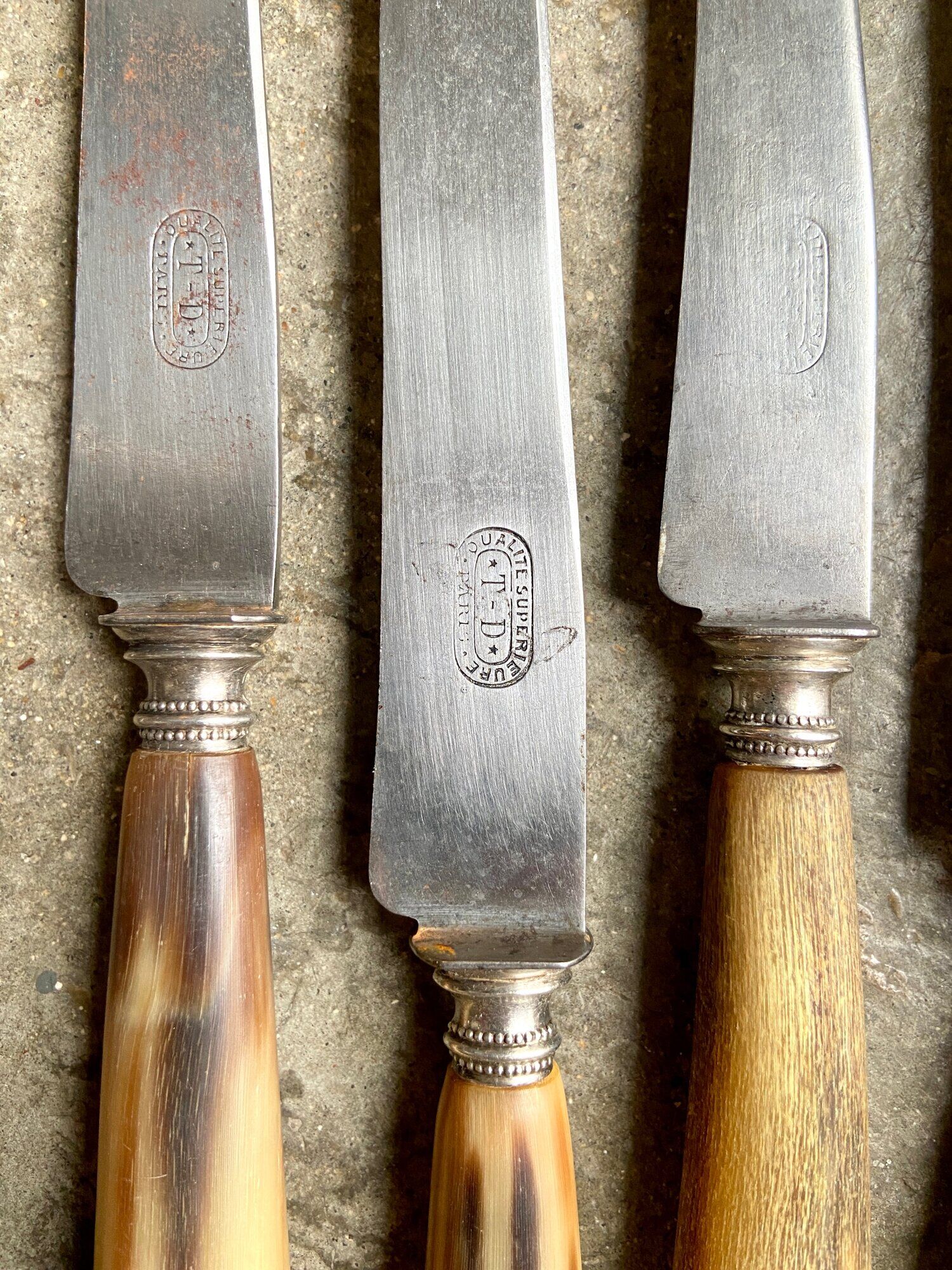5 TD Paris horn and forged steel knives