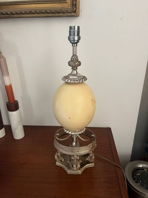 Pied de lampe en métal argenté et œuf d’autruche fin XXeme