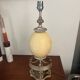 Pied de lampe en métal argenté et œuf d’autruche fin XXeme