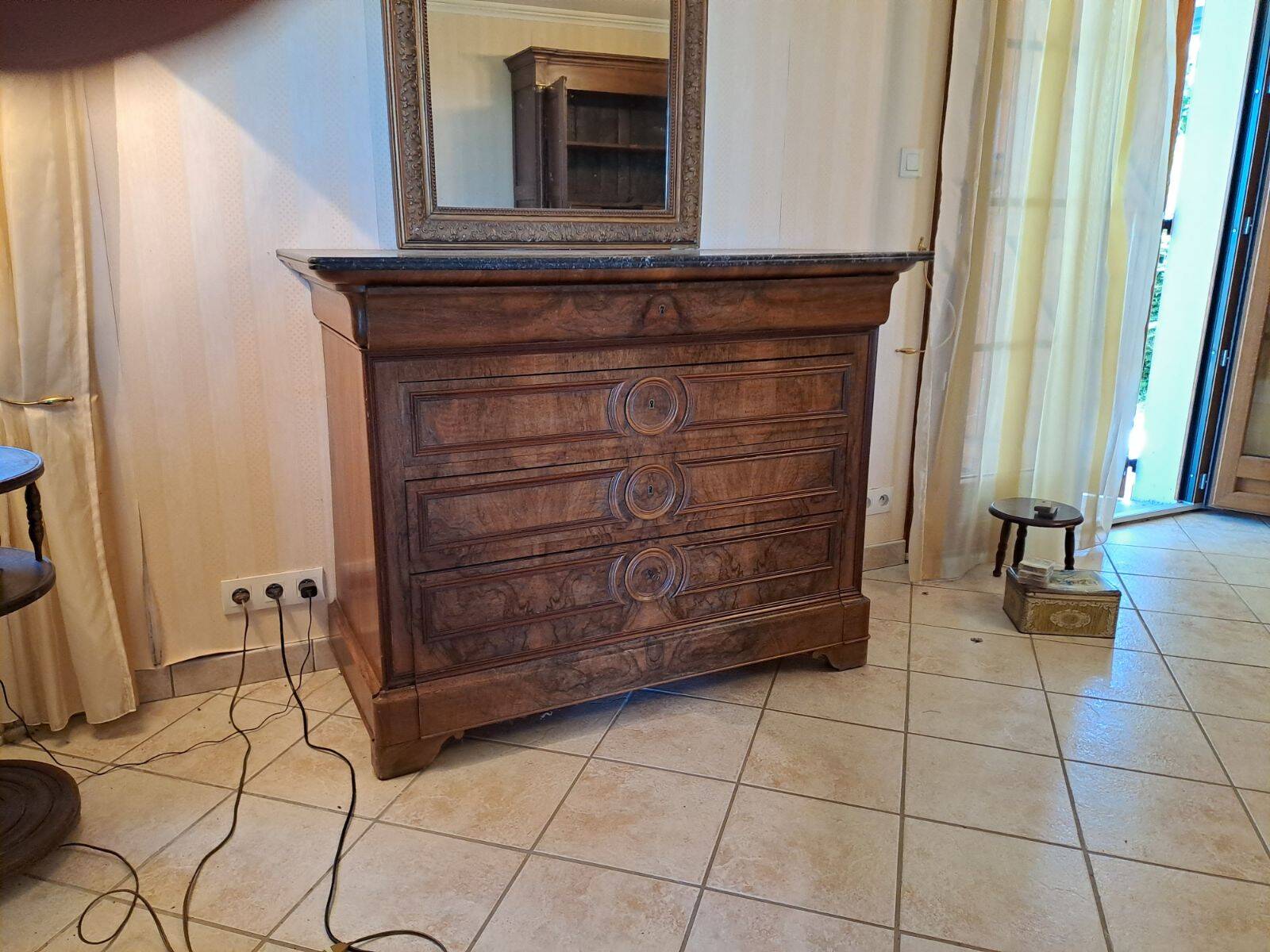 Chest of drawers