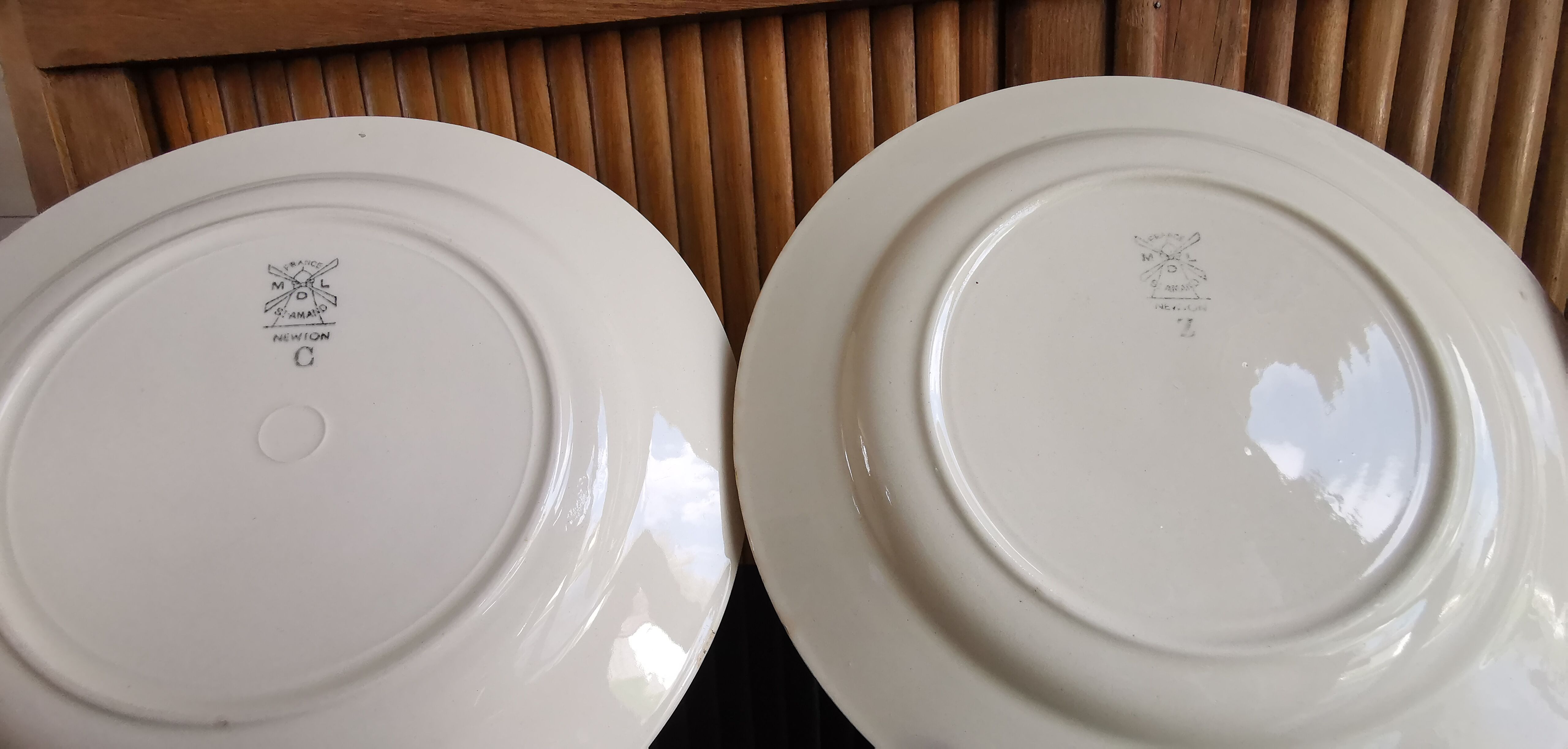 4 flat plates in earthenware, St Amand, Newton service