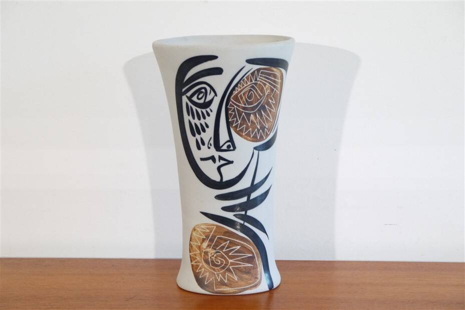 Ceramic vase with cubist decoration