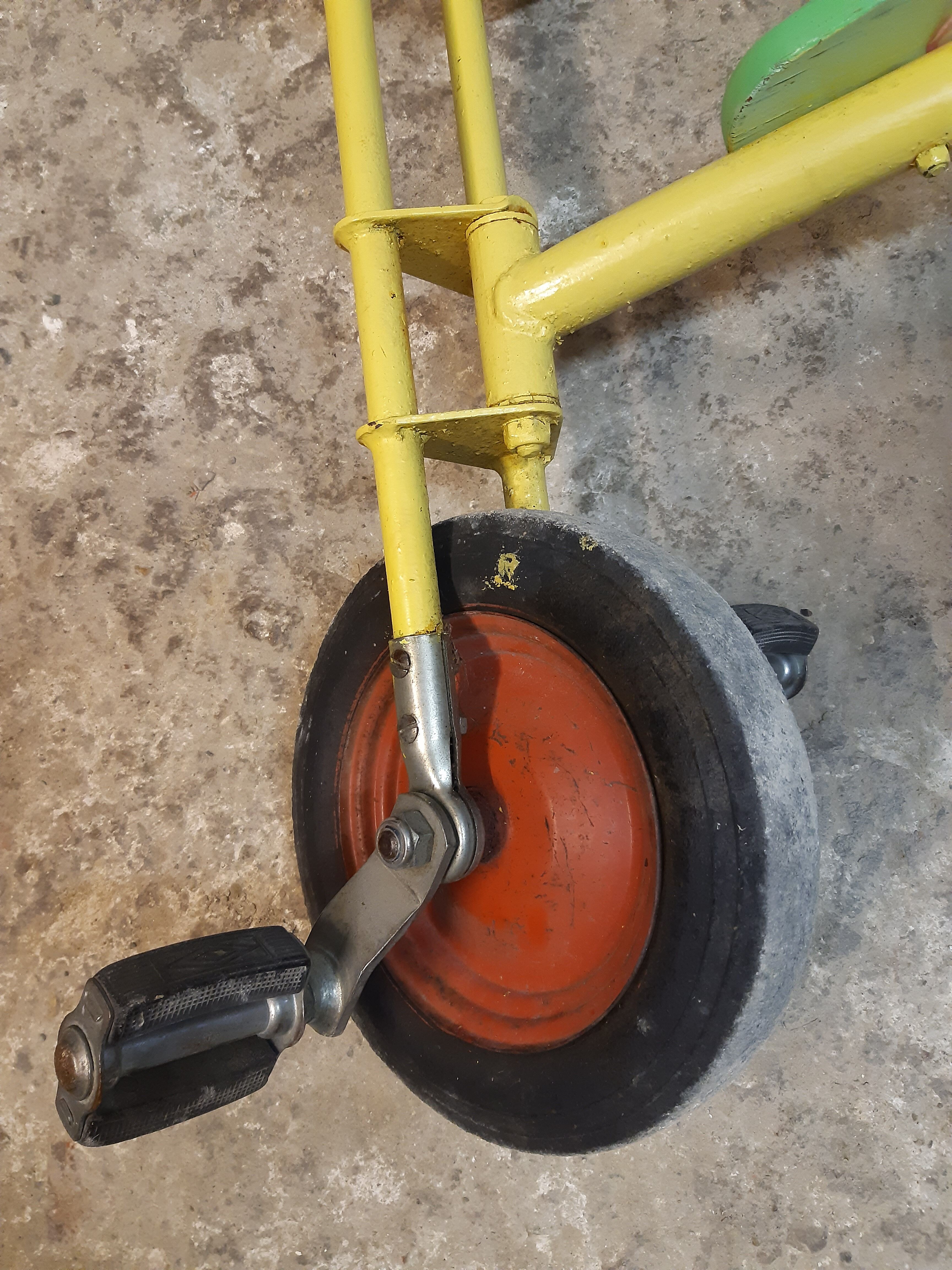 Tricycle 2-4 ans d'école vintage