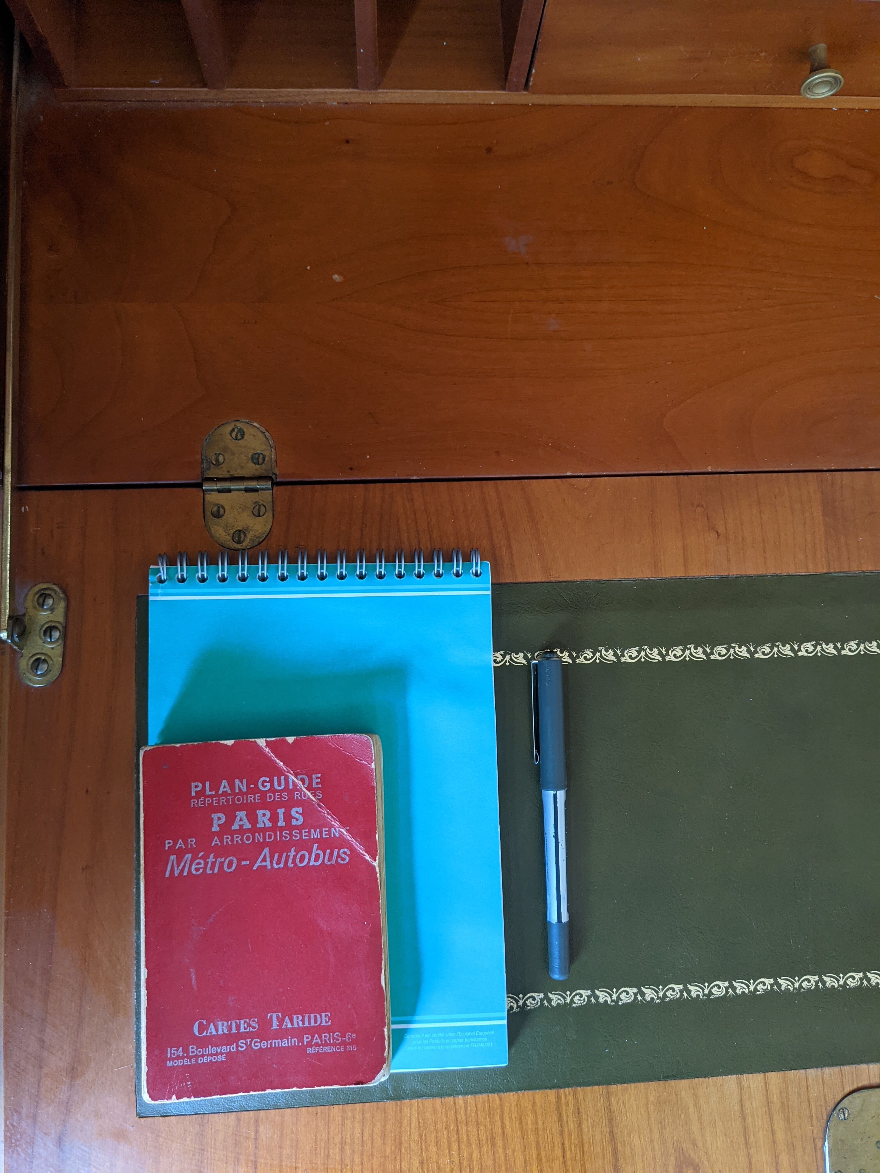 Scriban anglais et bibliotheque en acajou